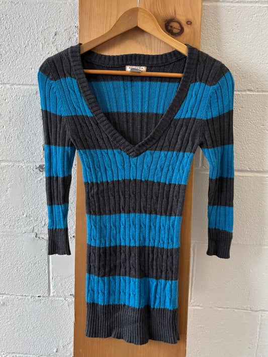 Striped V-Neck Cable Knit Sweater : M