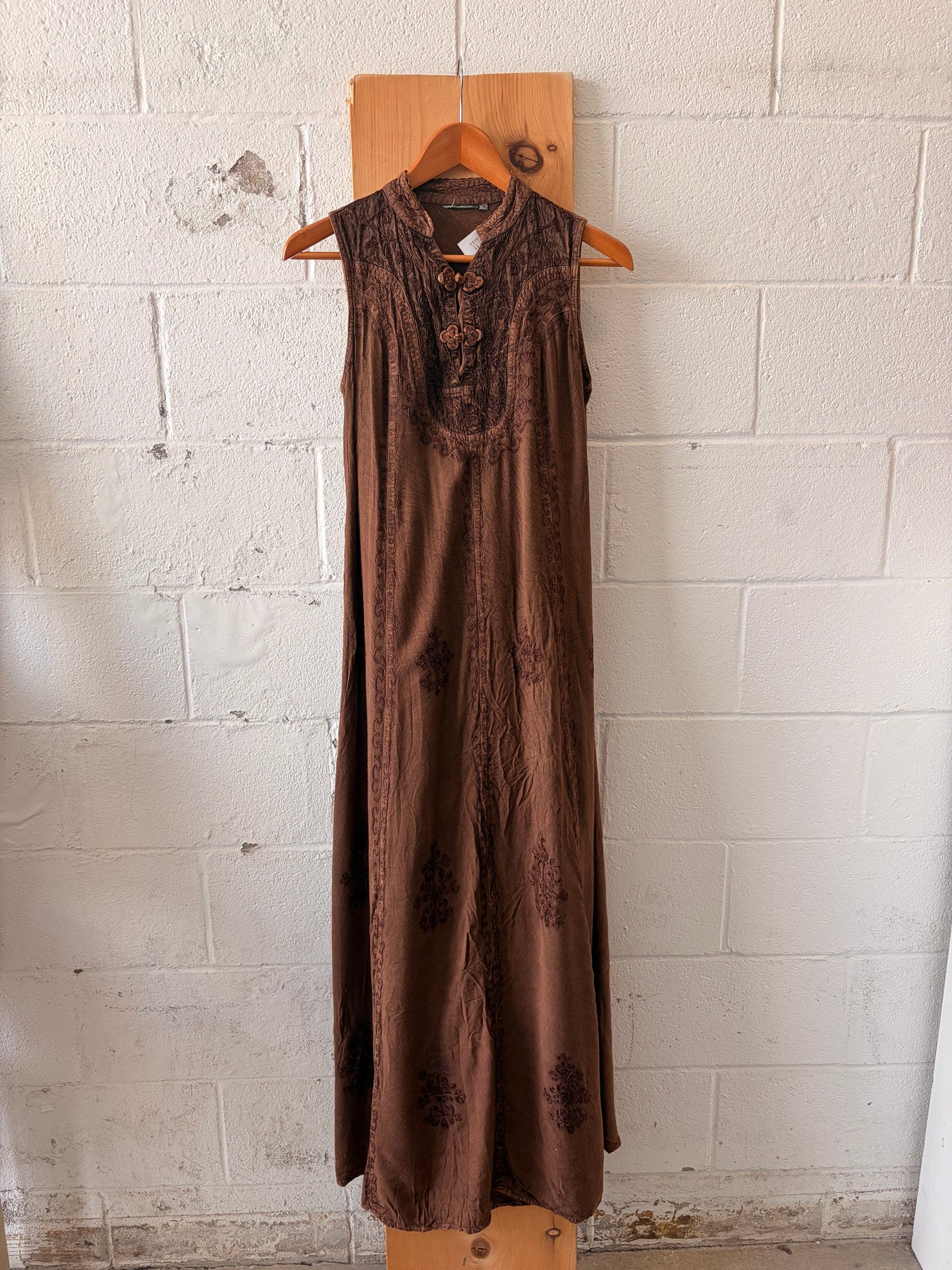 Embroidered Brown Maxi Dress : M