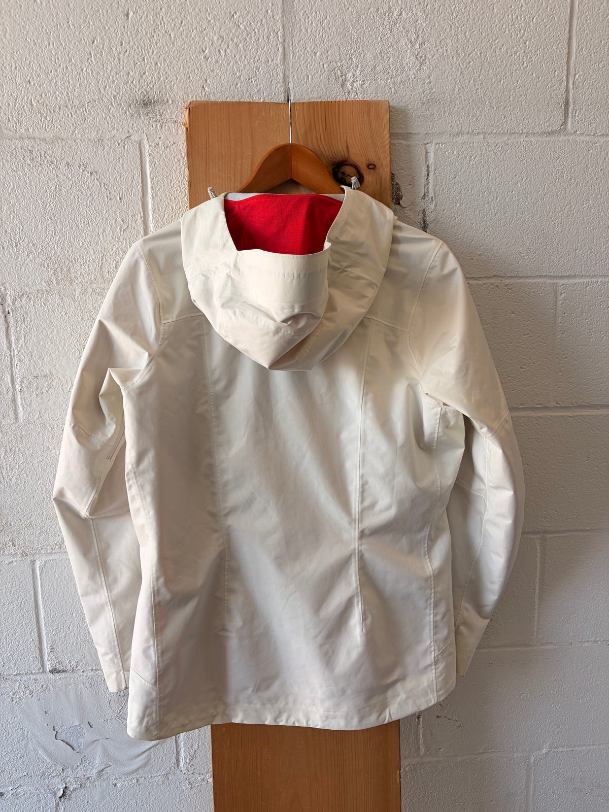 White Patagonia Rain Jacket : M