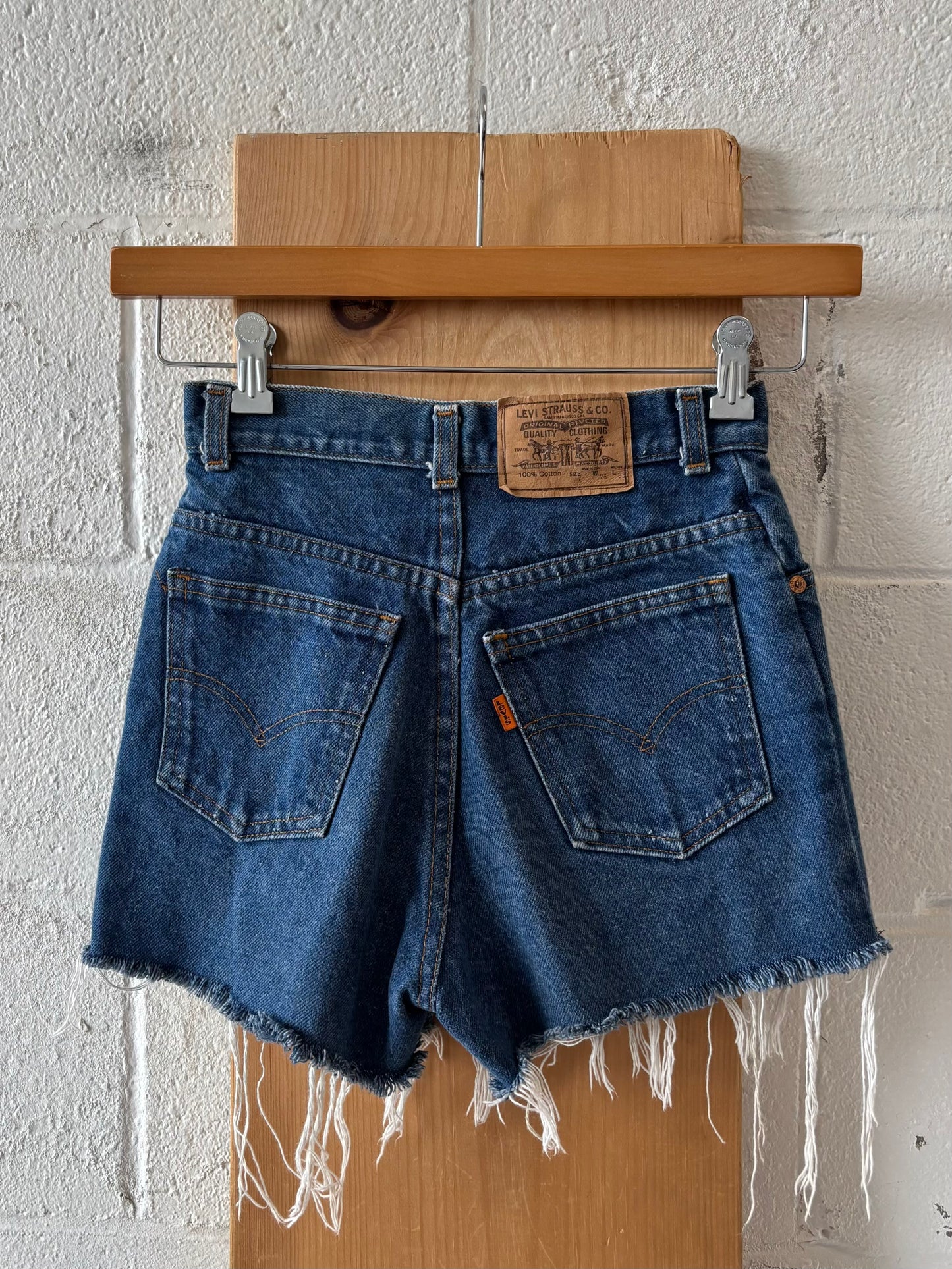 Orange Tab Levi’s Cutoffs : 26” W