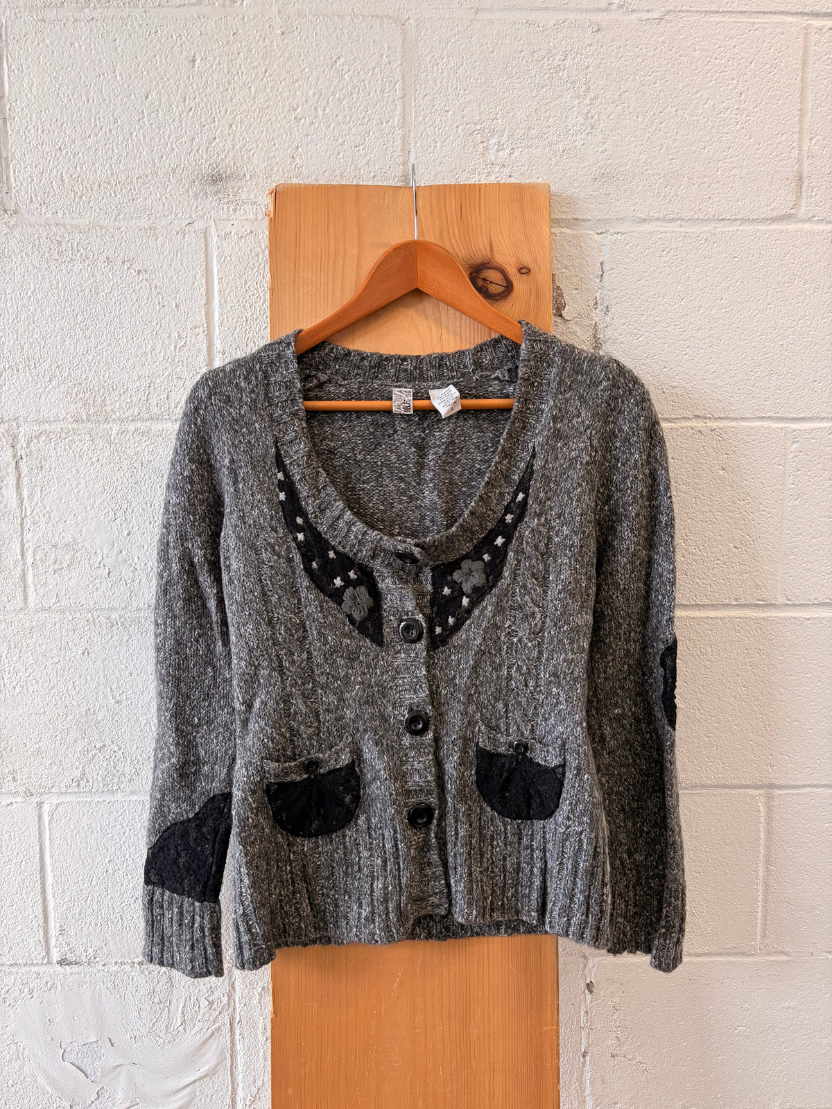 Black & Gray Floral Knit Cardigan : L