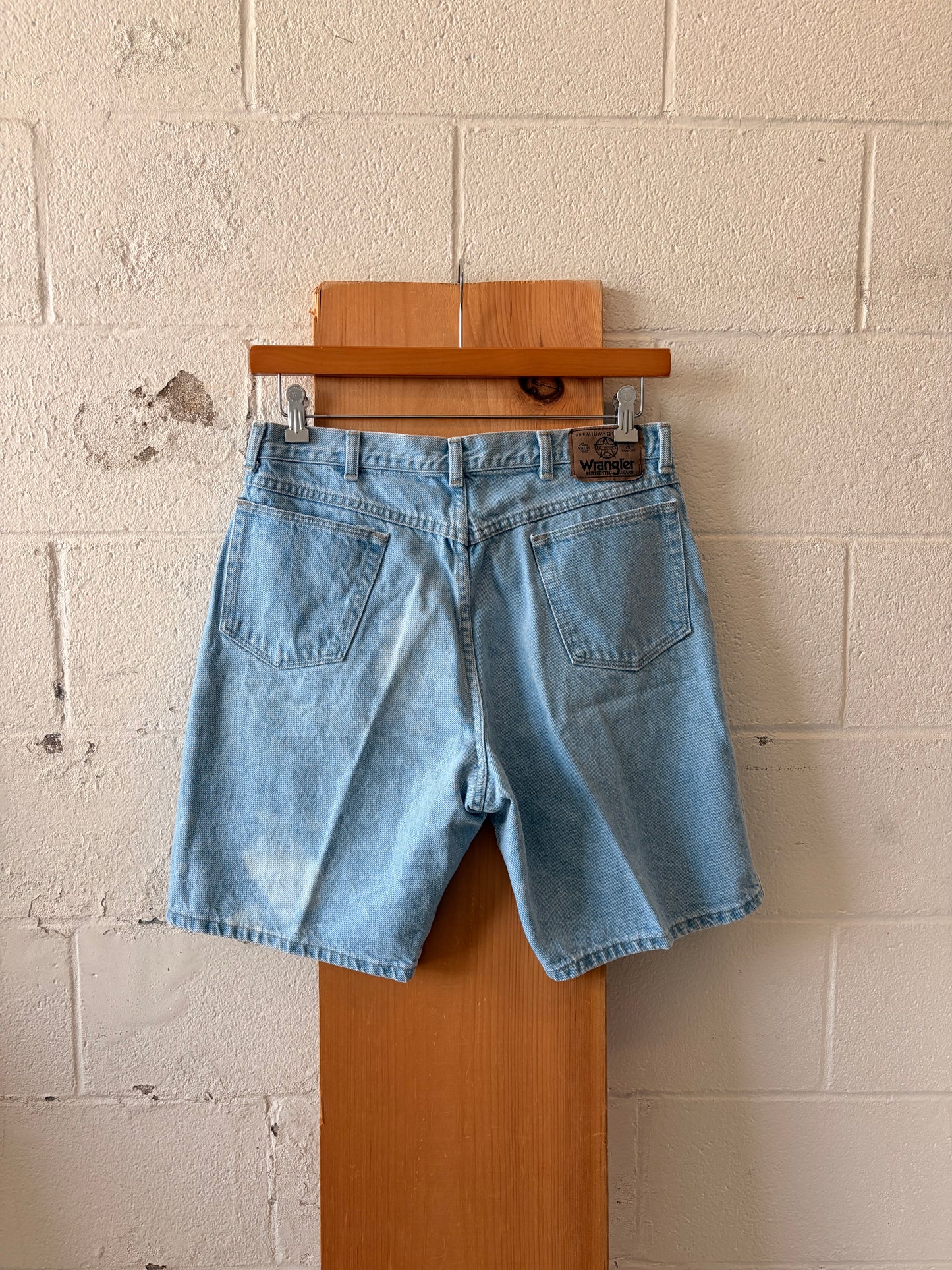 Light Wash Wrangler Shorts : 34 (As Is)