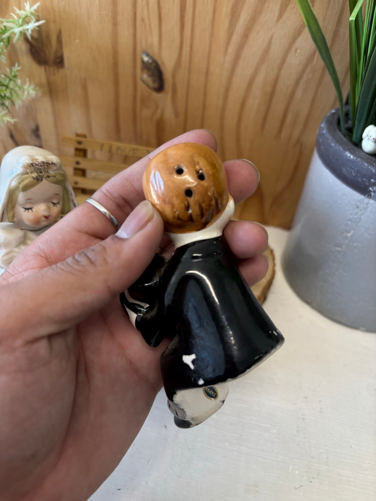 Vtg MCM Ceramic Bride & Groom Salt & Pepper Shakers (Local Pickup Only)