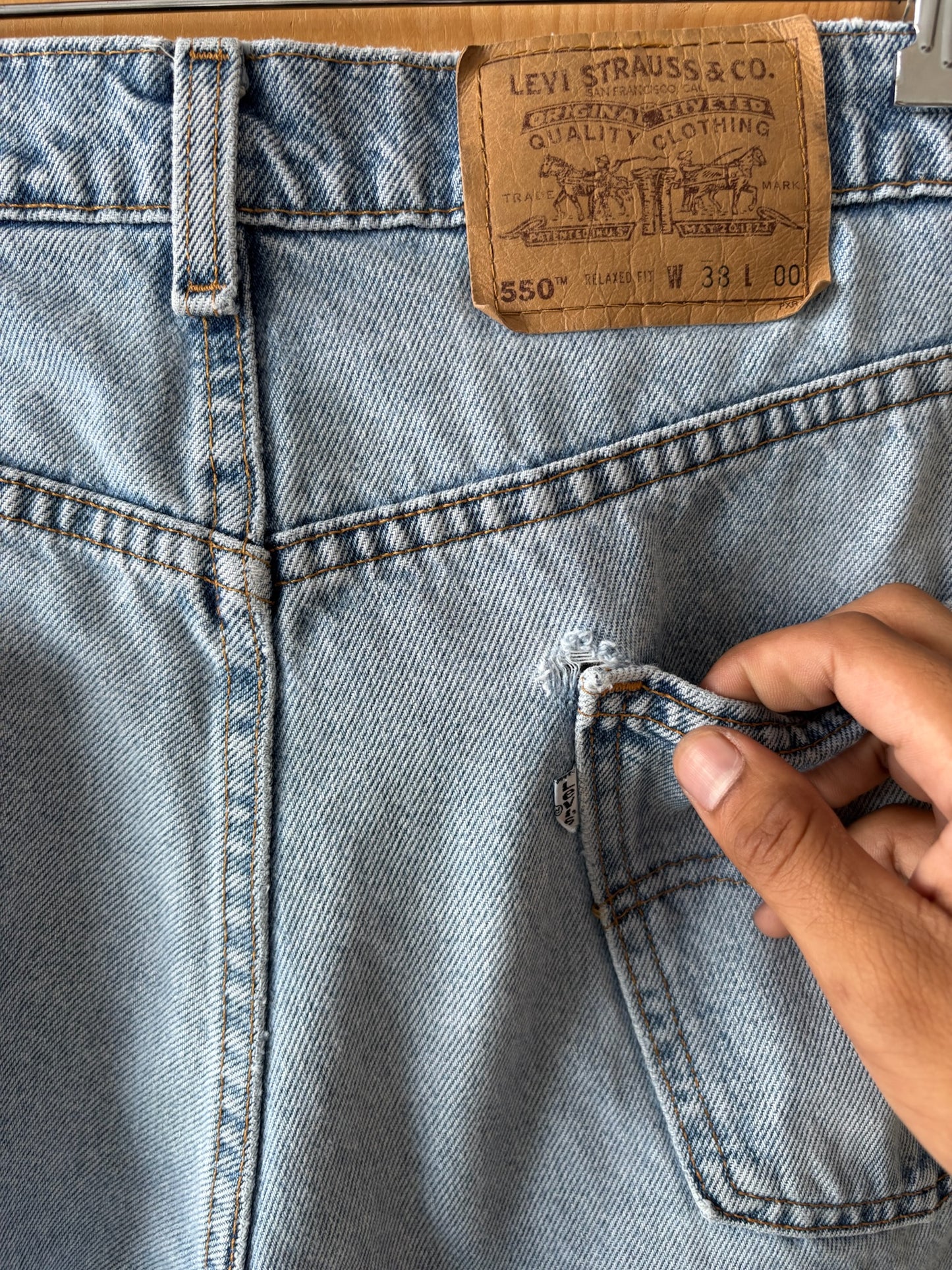 Vtg Levi’s Denim Shorts : 36” W