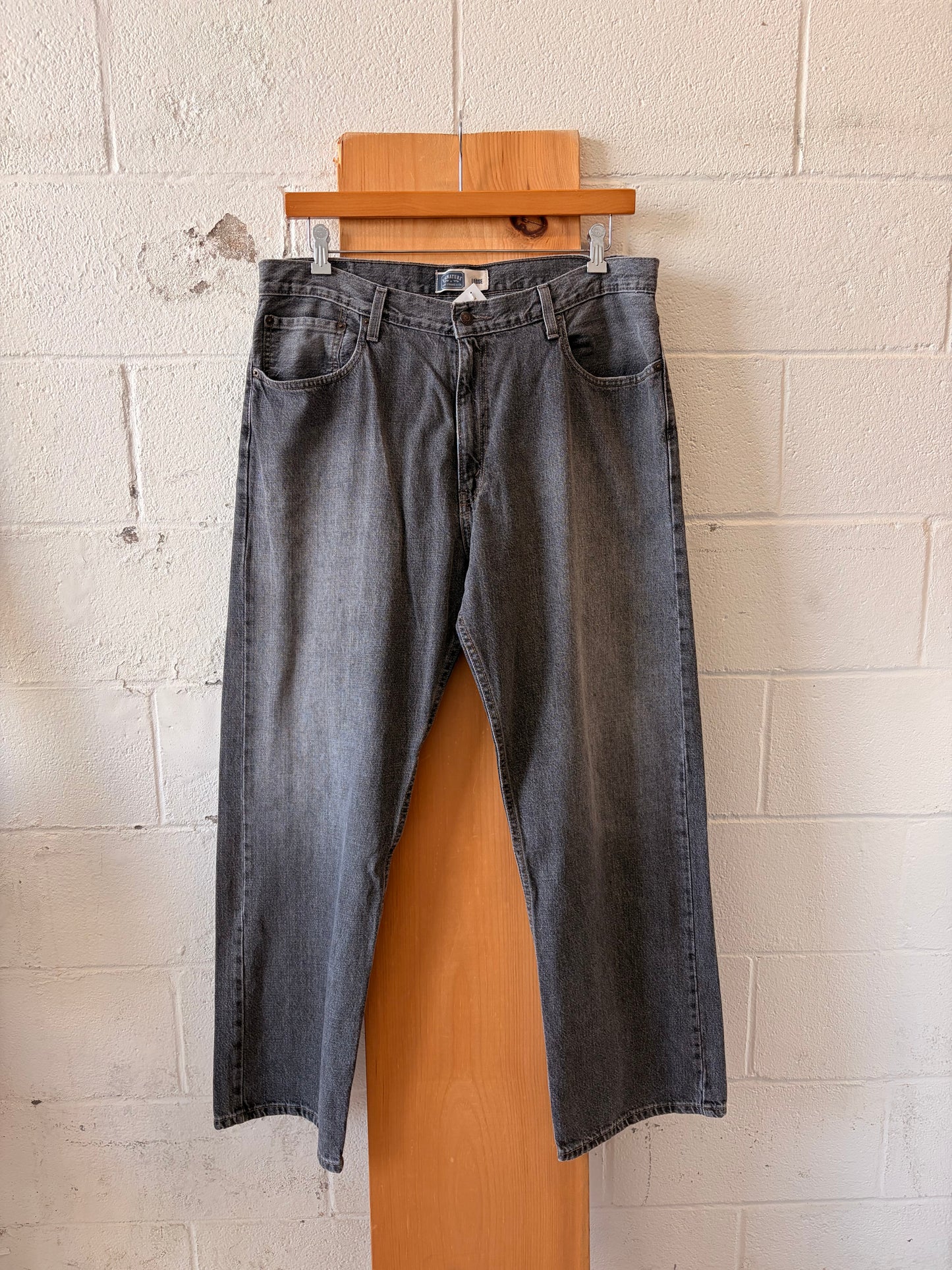 Charcoal Gray Loose Fit Levi’s : 36x32