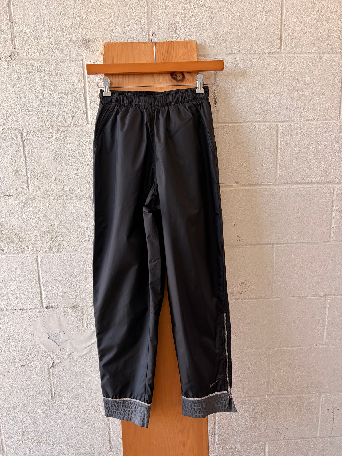 Nike Track Pants : Youth M (8-10)