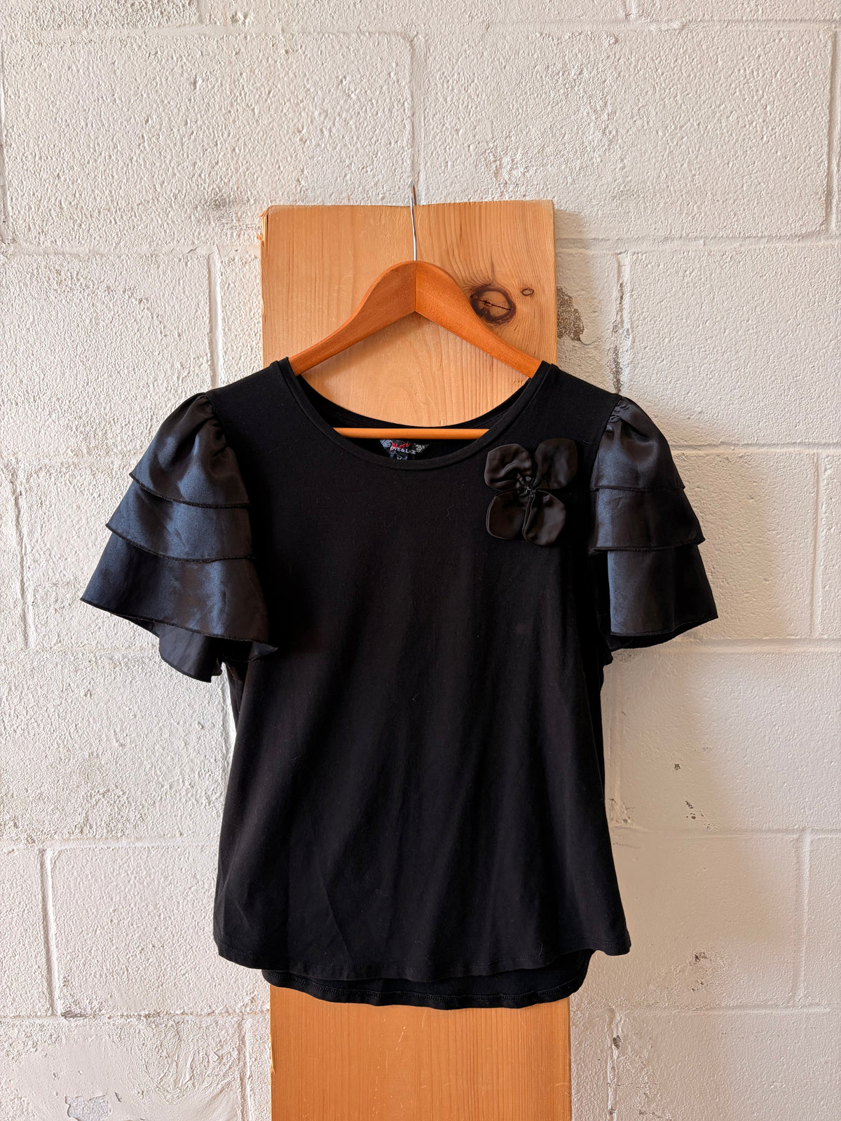Black Flower Appliqué Top : M