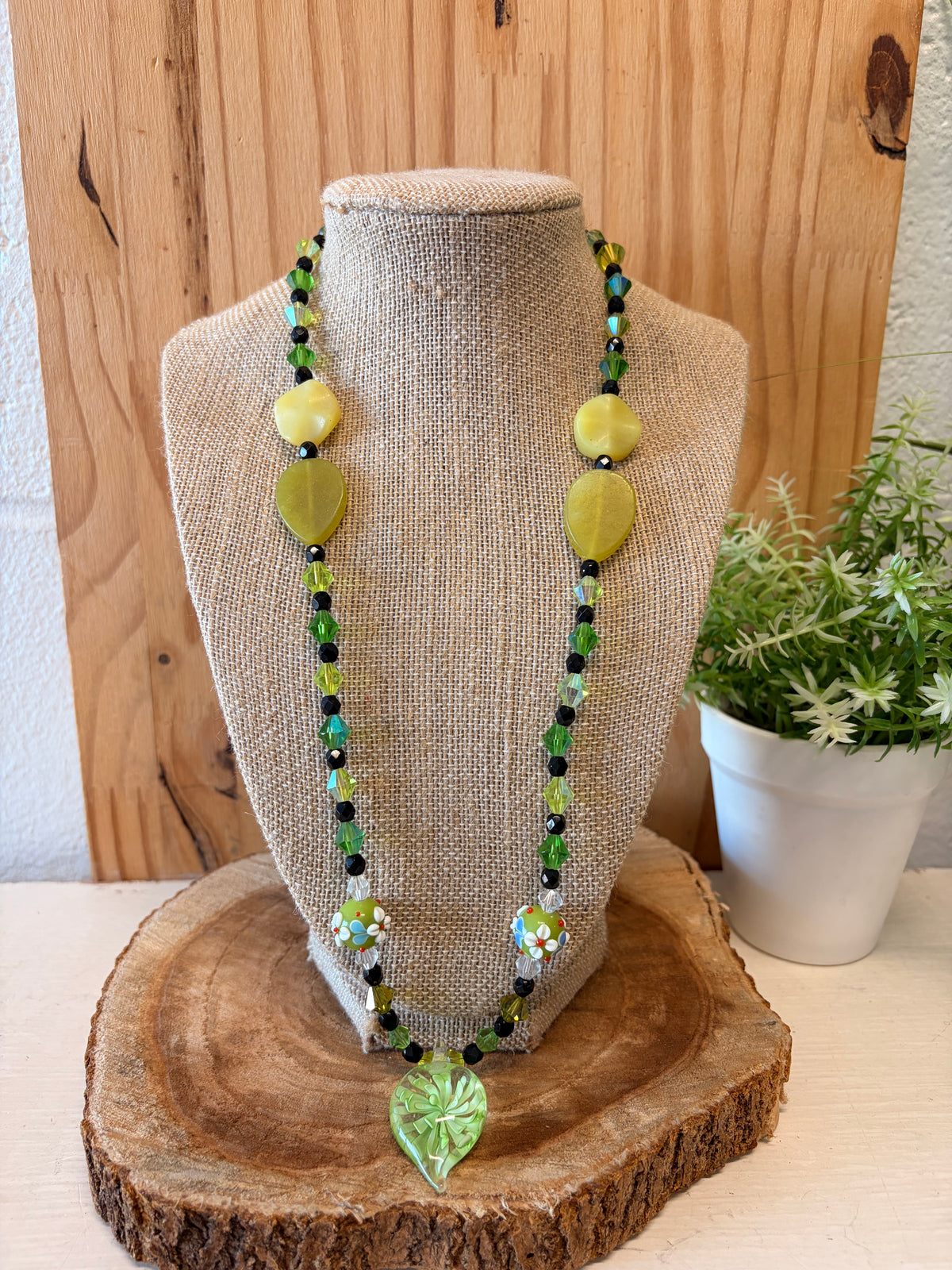 Leafy Green Beaded Necklace