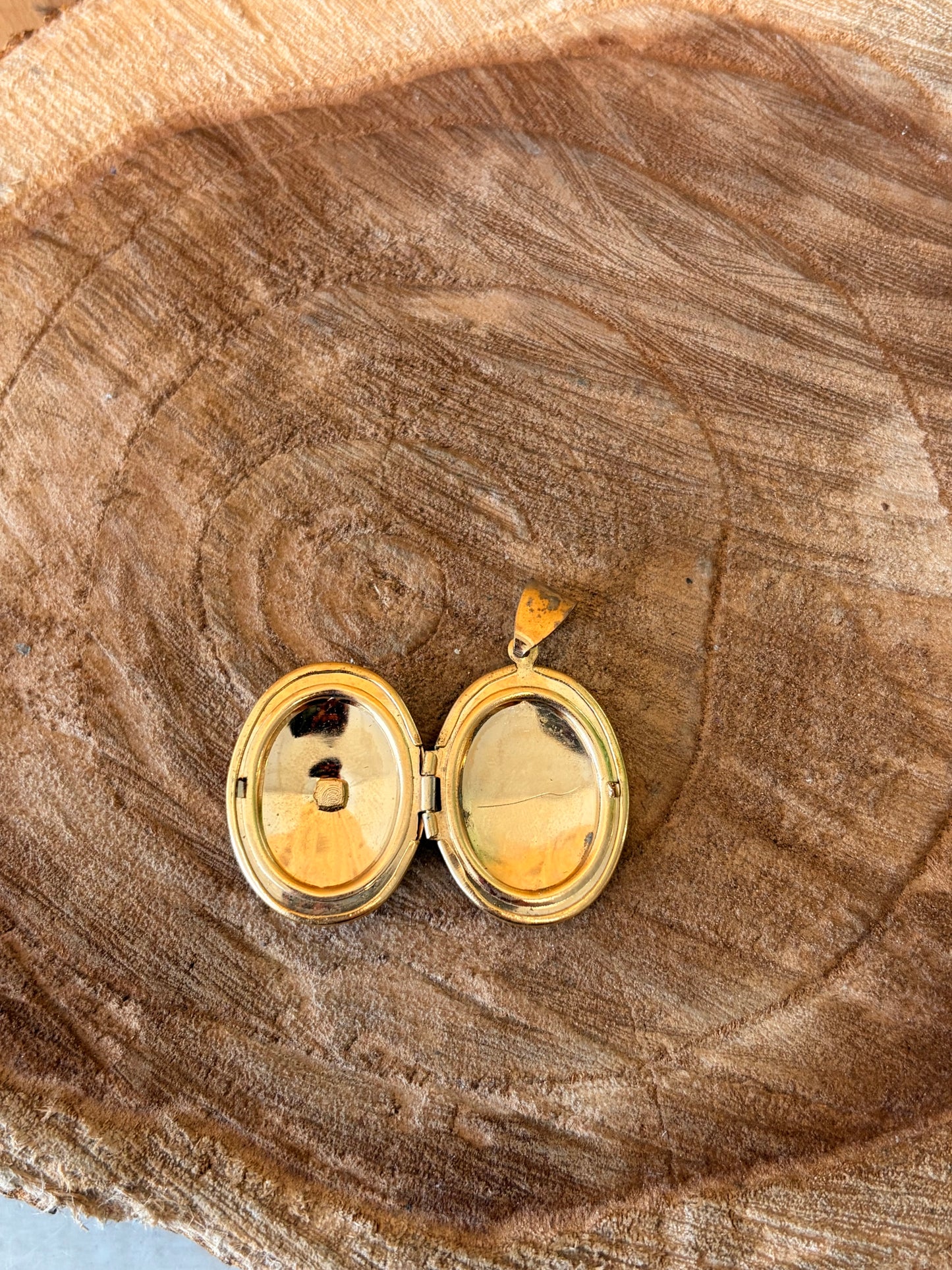 Vtg Gold Tone Locket