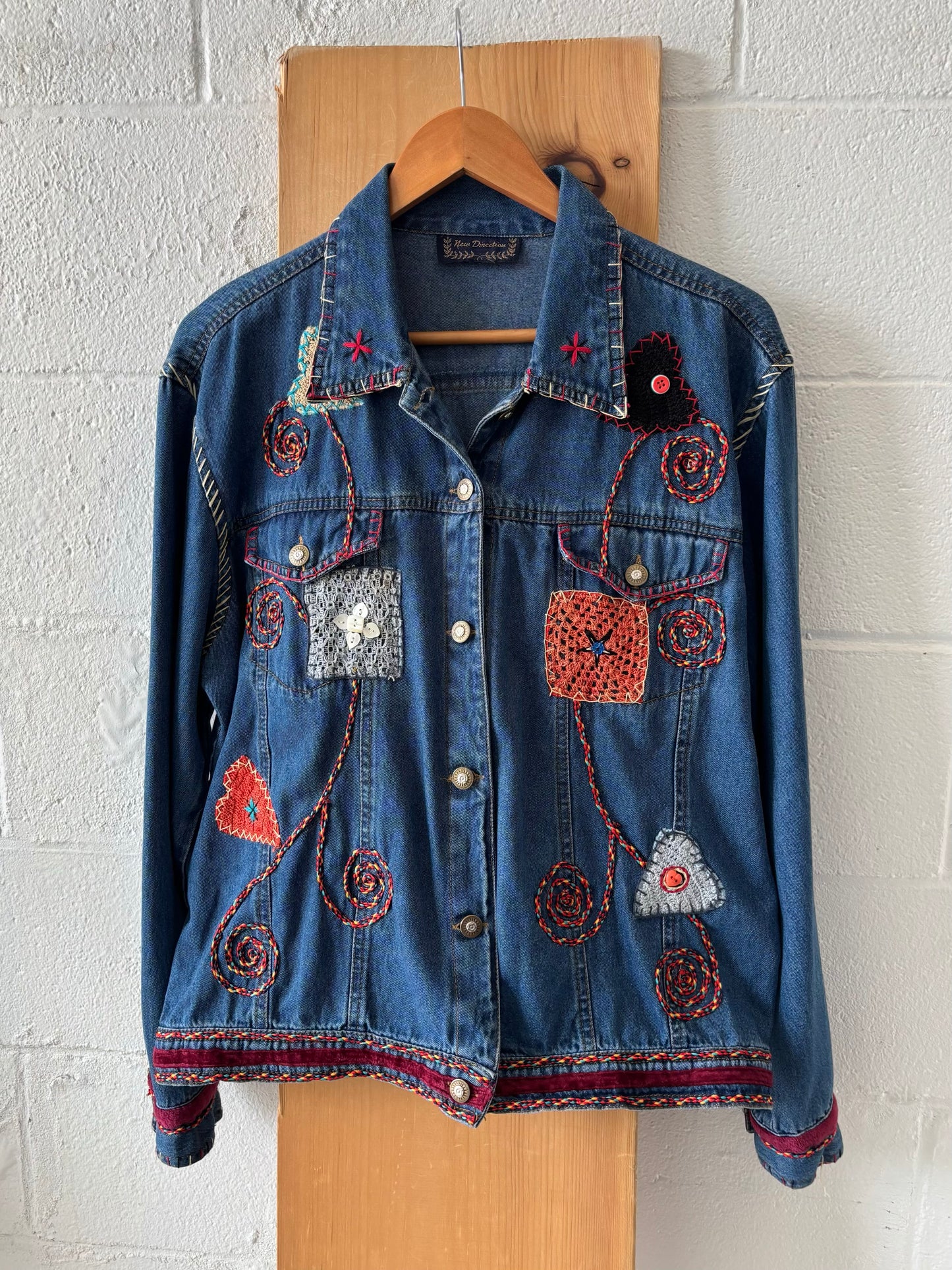 Embroidered Patterned Denim Jacket : M/L