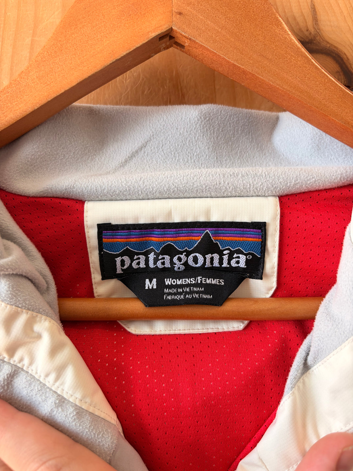 White Patagonia Rain Jacket : M