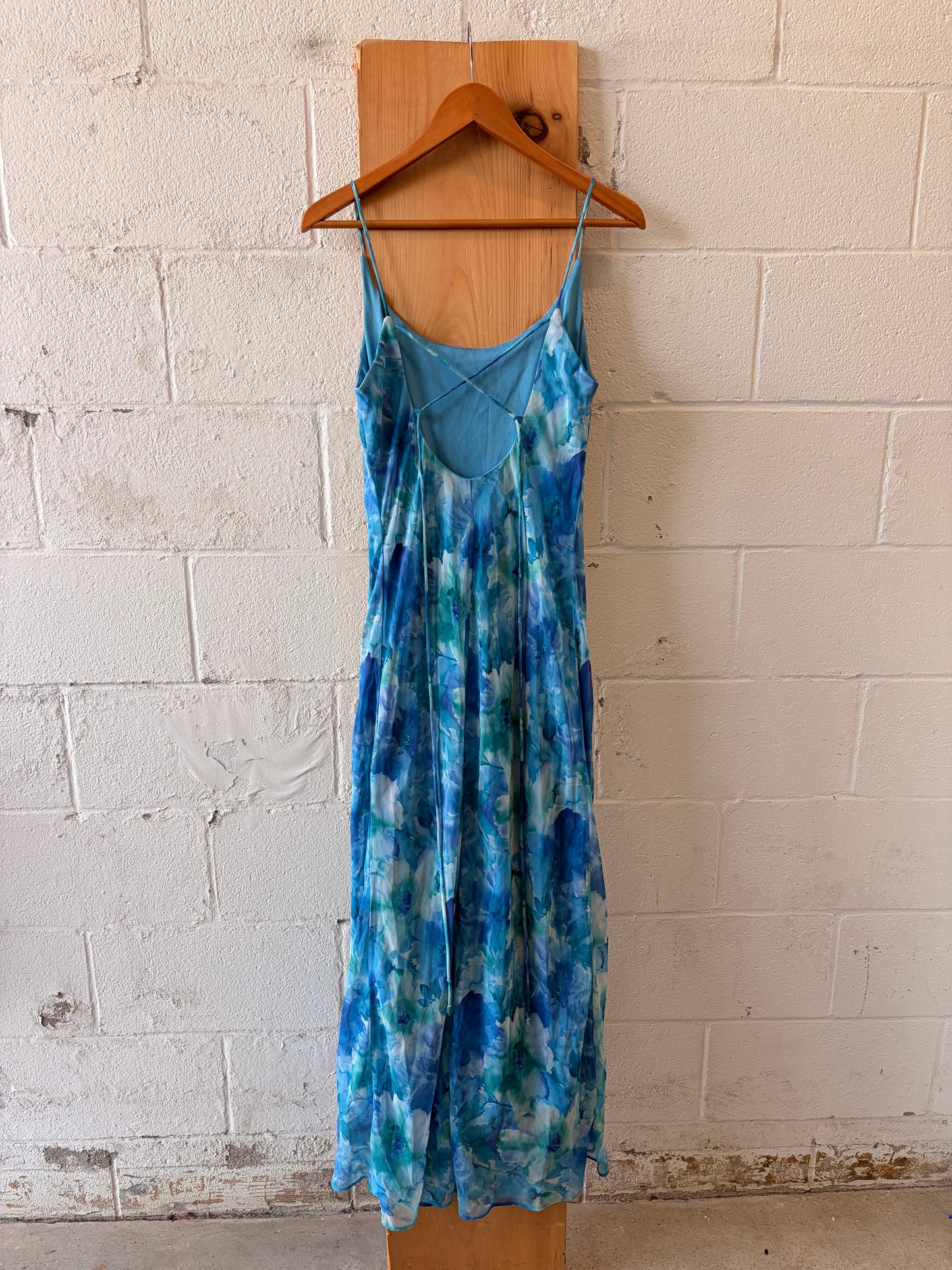 Floral Blue Printed Open Back Dress : 11/12