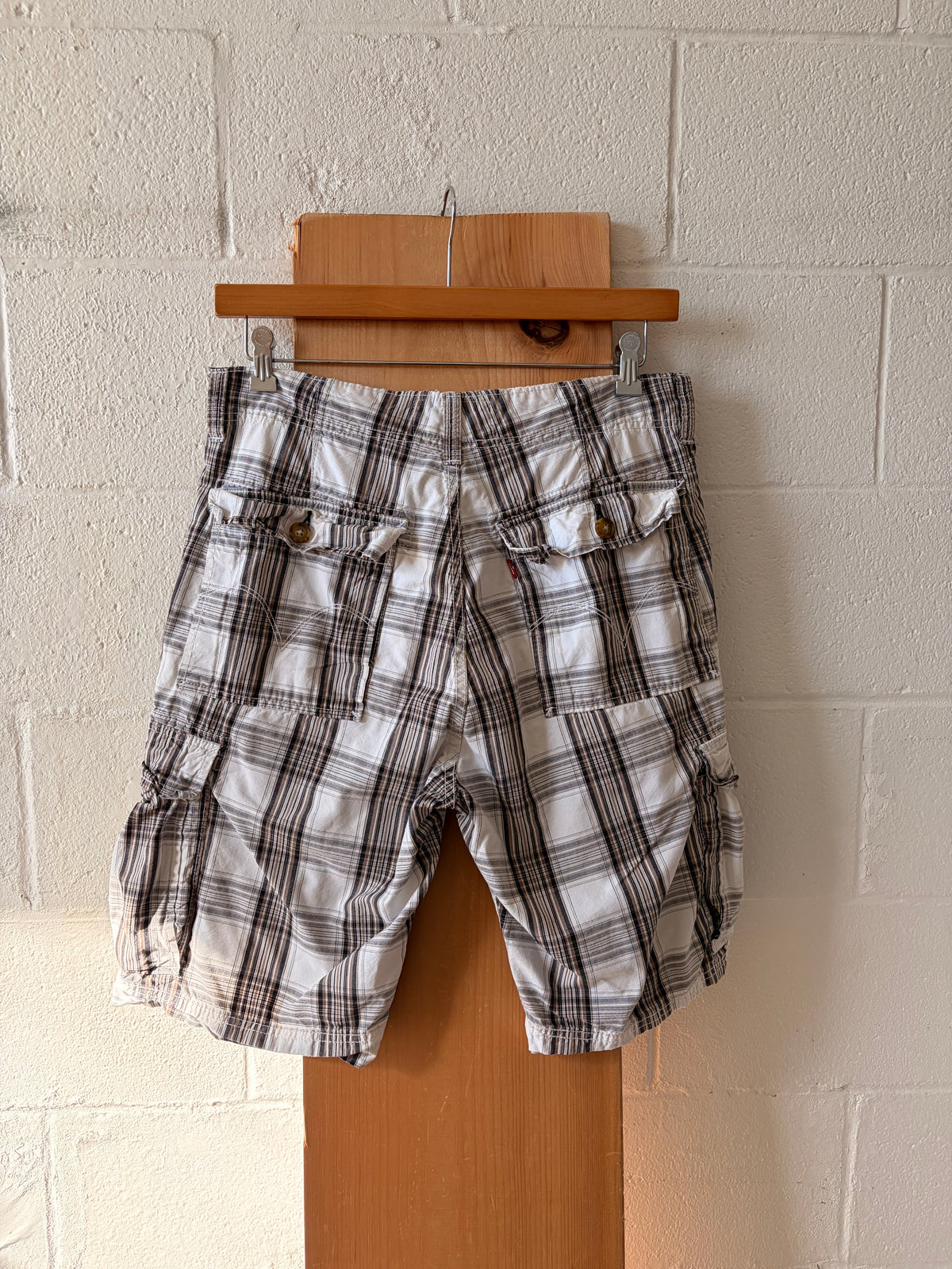 Plaid Levi’s Cargo Shorts : 34