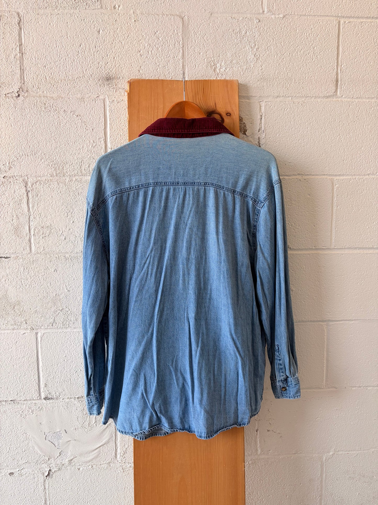 Vtg Embroidered Tigger Denim Button Up : L