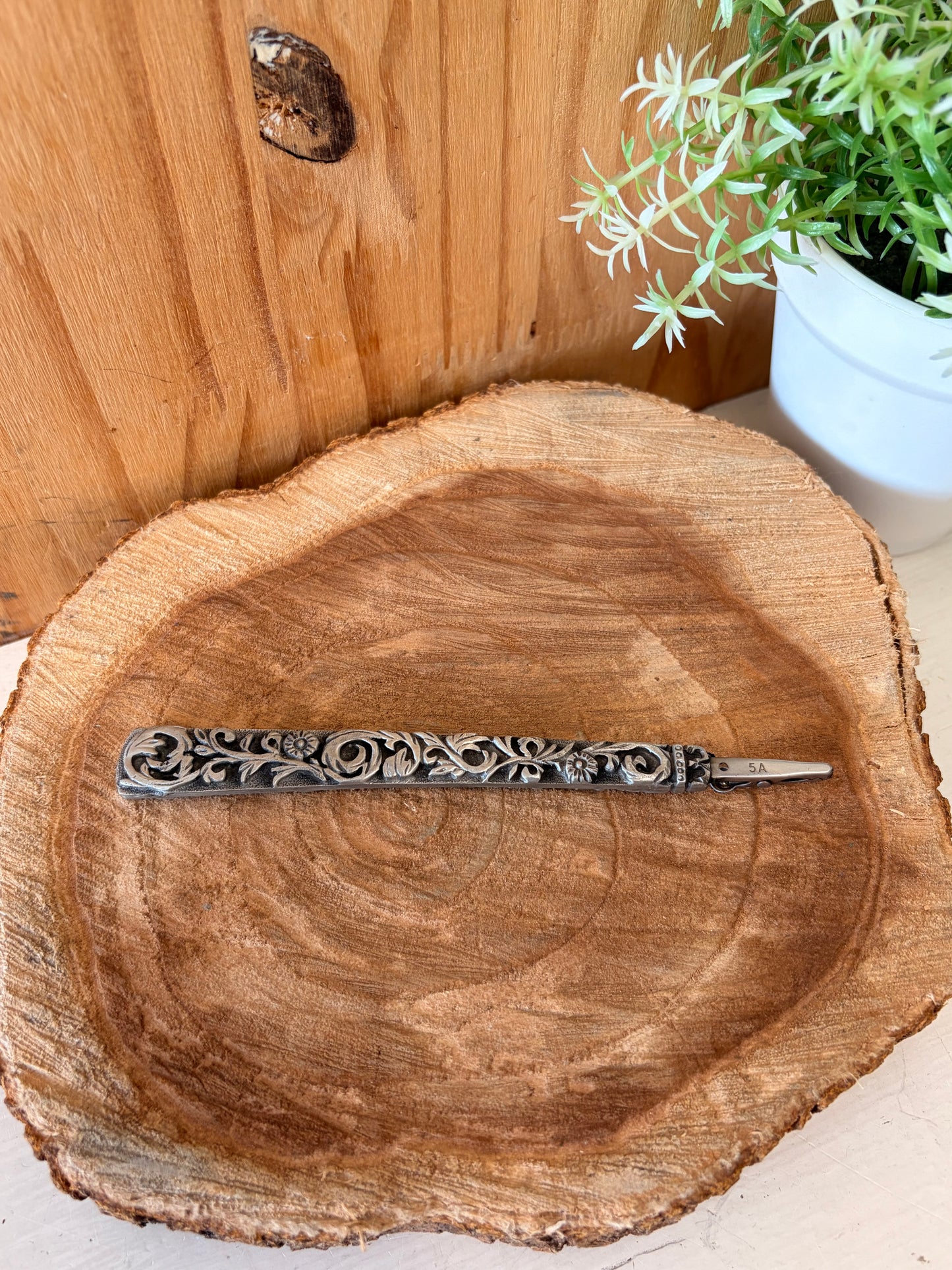 Ornate Jewelry Fastener