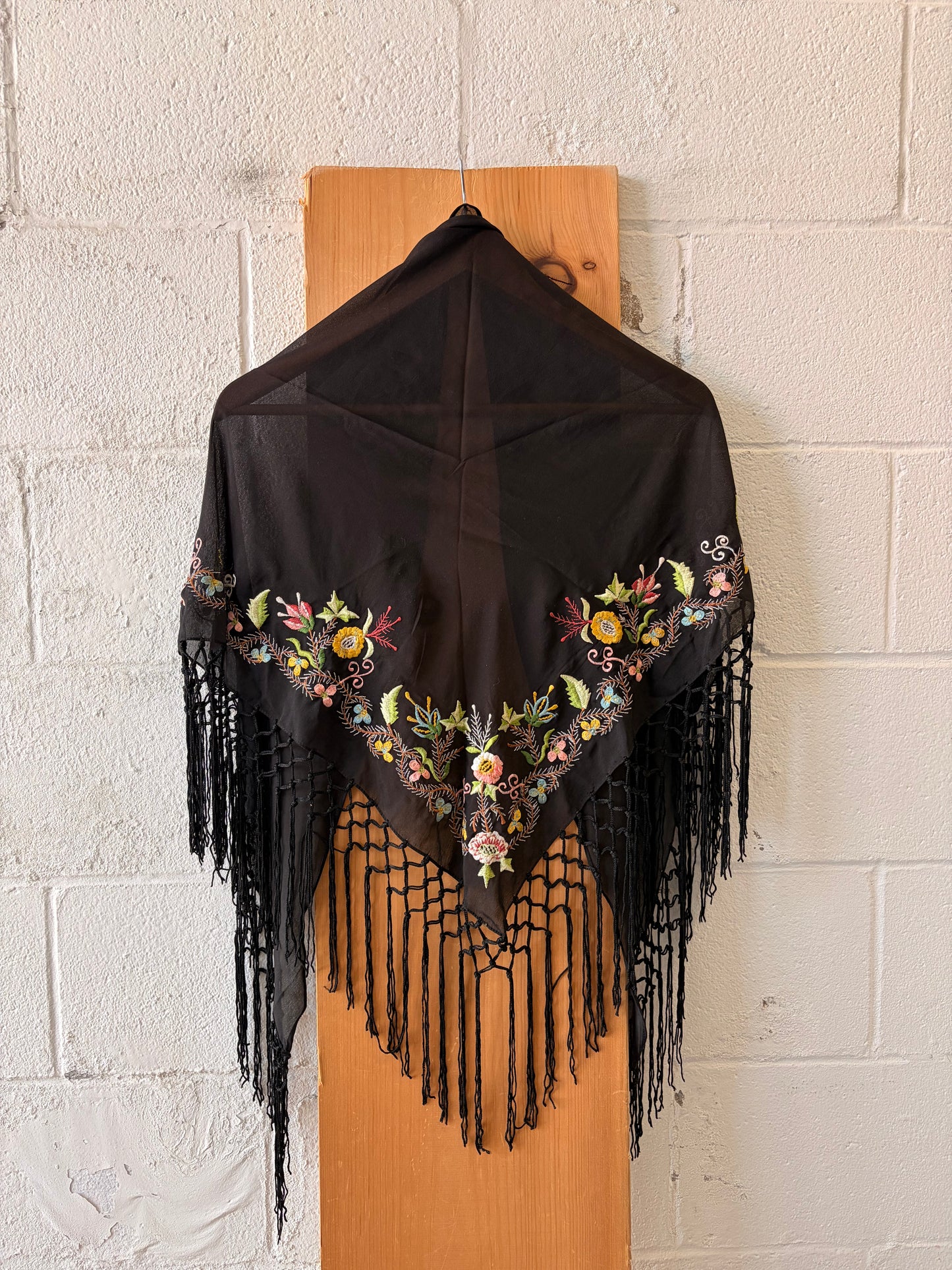 Embroidered Tassel Wrap / Shall