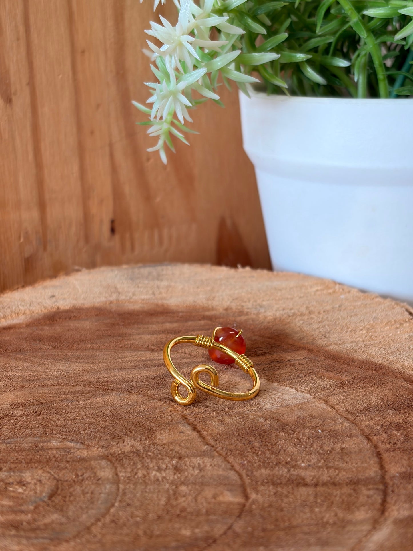 Gold Tone Wire Wrapped Ring : Size 8