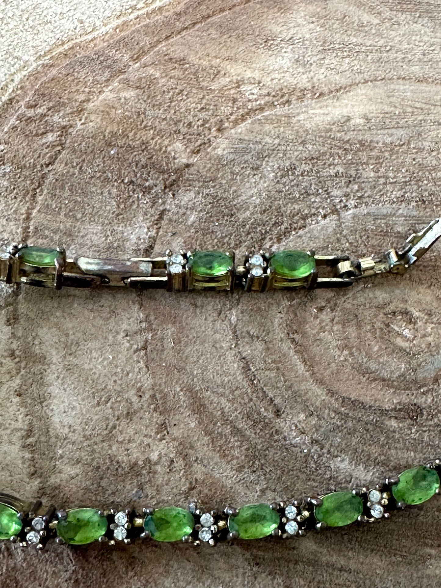 Vtg Avon Green Bracelet with Sizer