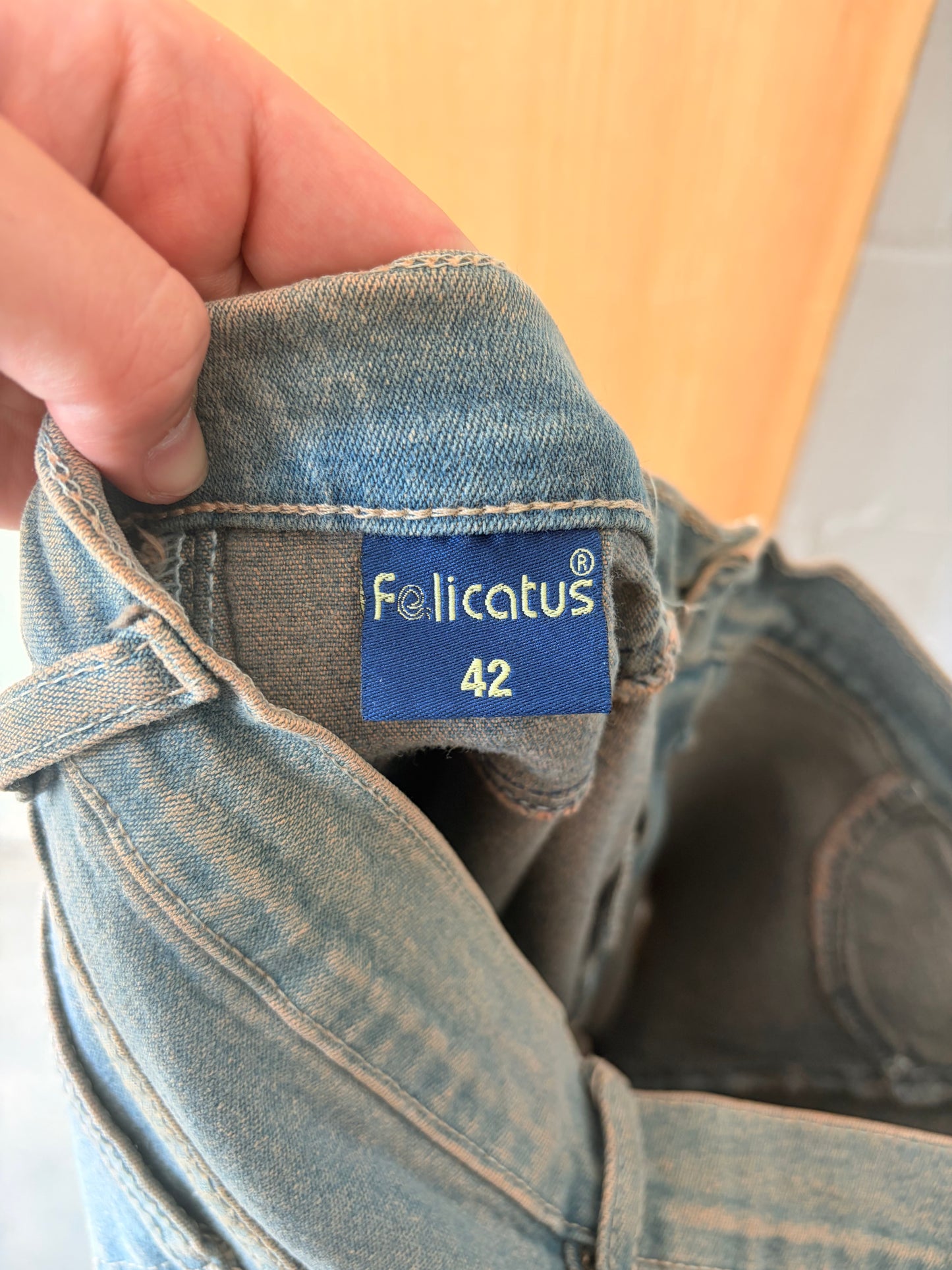 Y2K Distressed Diamond Cut-Out Jeans : 30”W