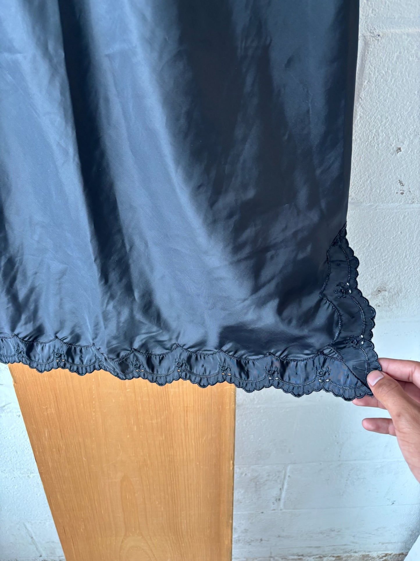 Vtg Black Barbizon Half Slip : 32