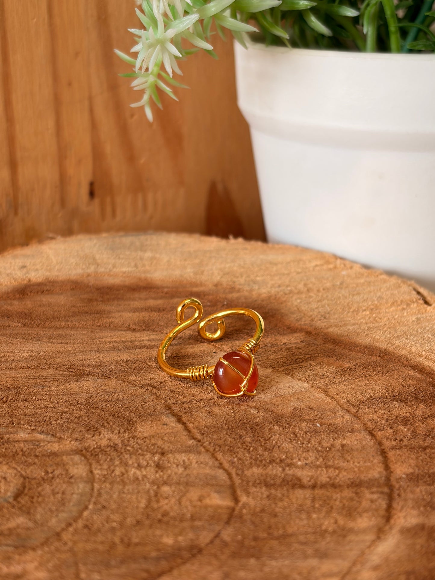 Gold Tone Wire Wrapped Ring : Size 8