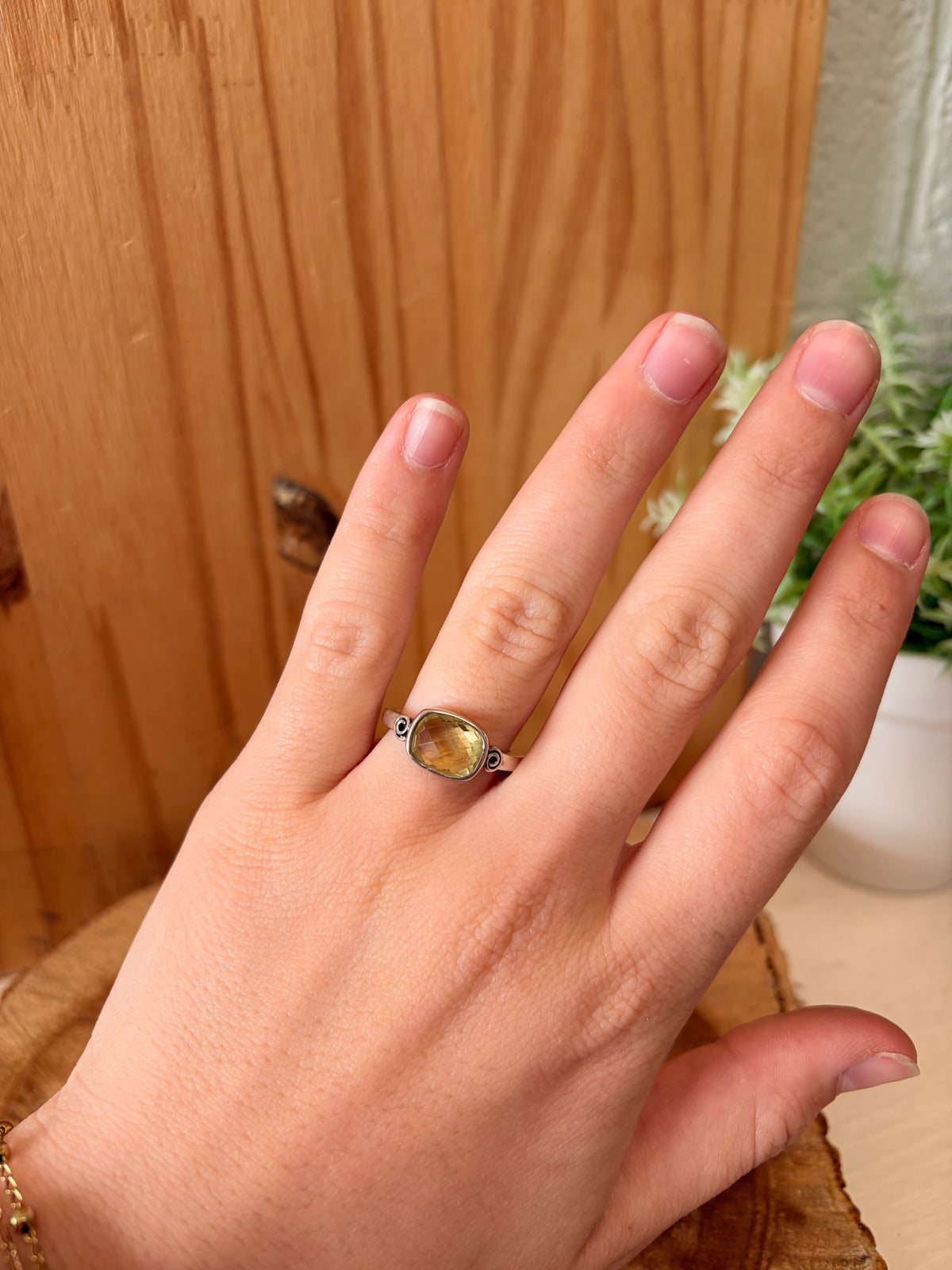 925 Green Stone Ring : Size 7