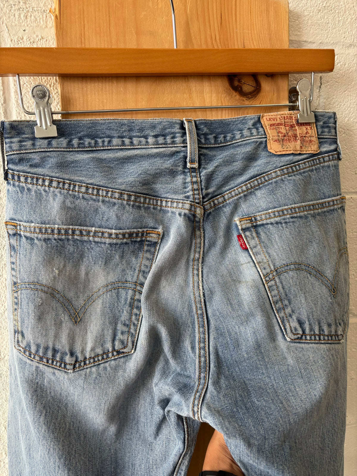 Vtg Thrashed 501 Levi’s : 34” W