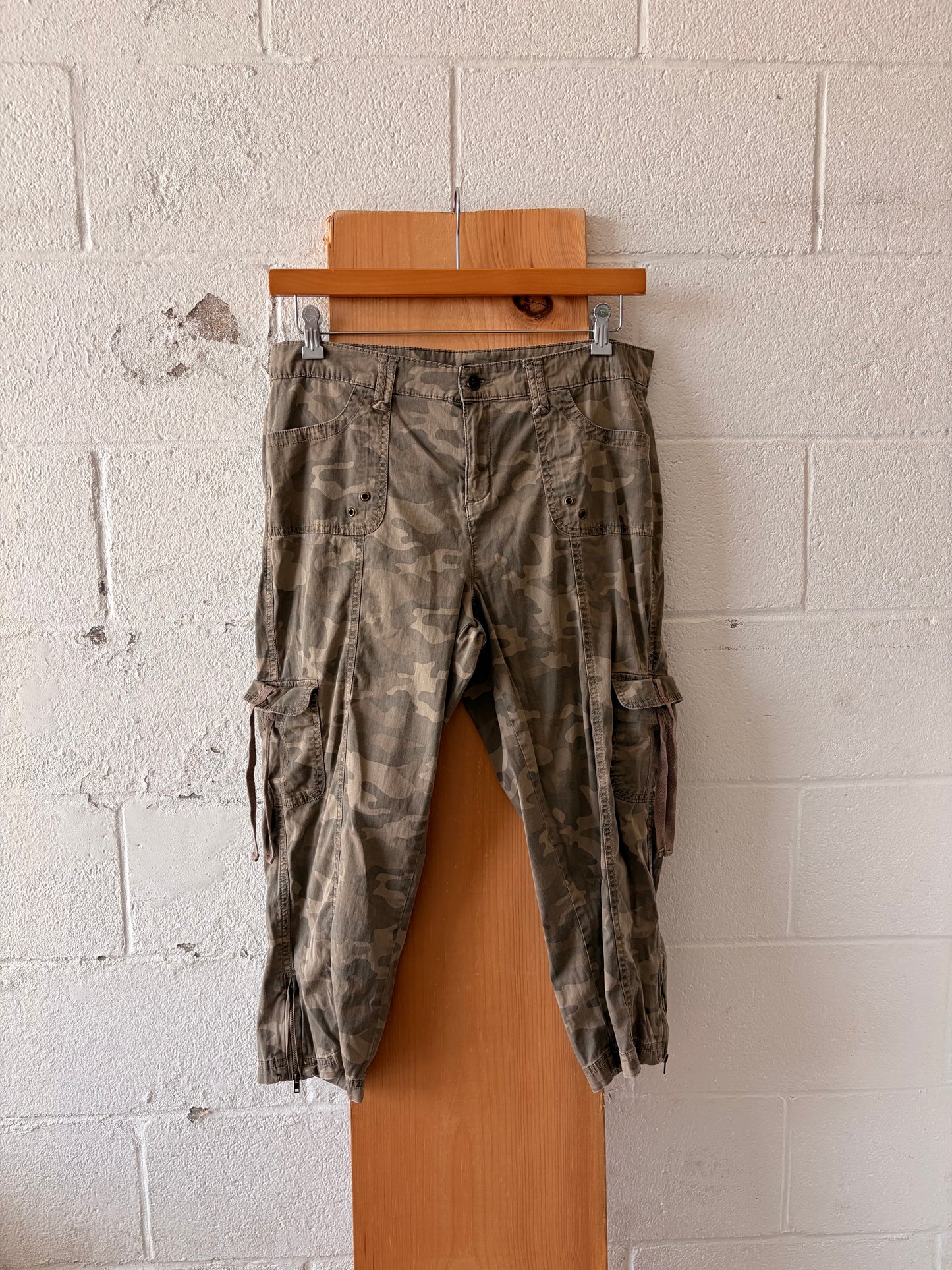Camo Cargo Capris : 12