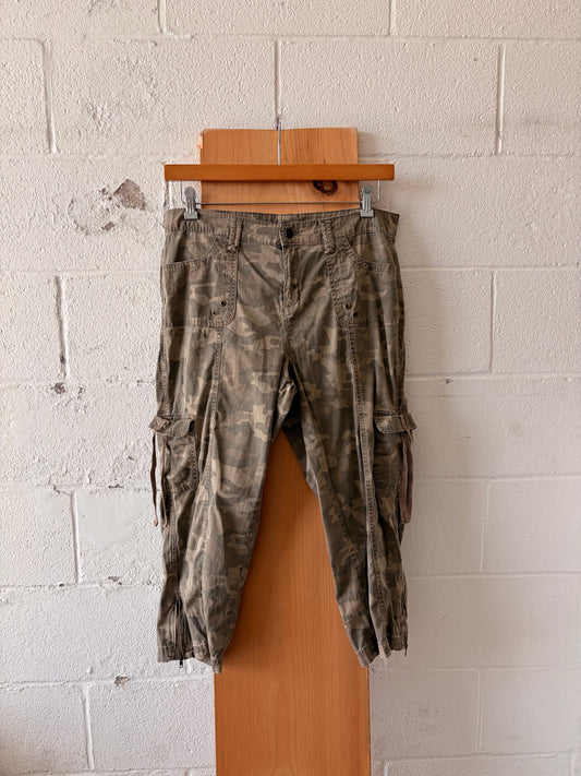 Camo Cargo Capris : 12