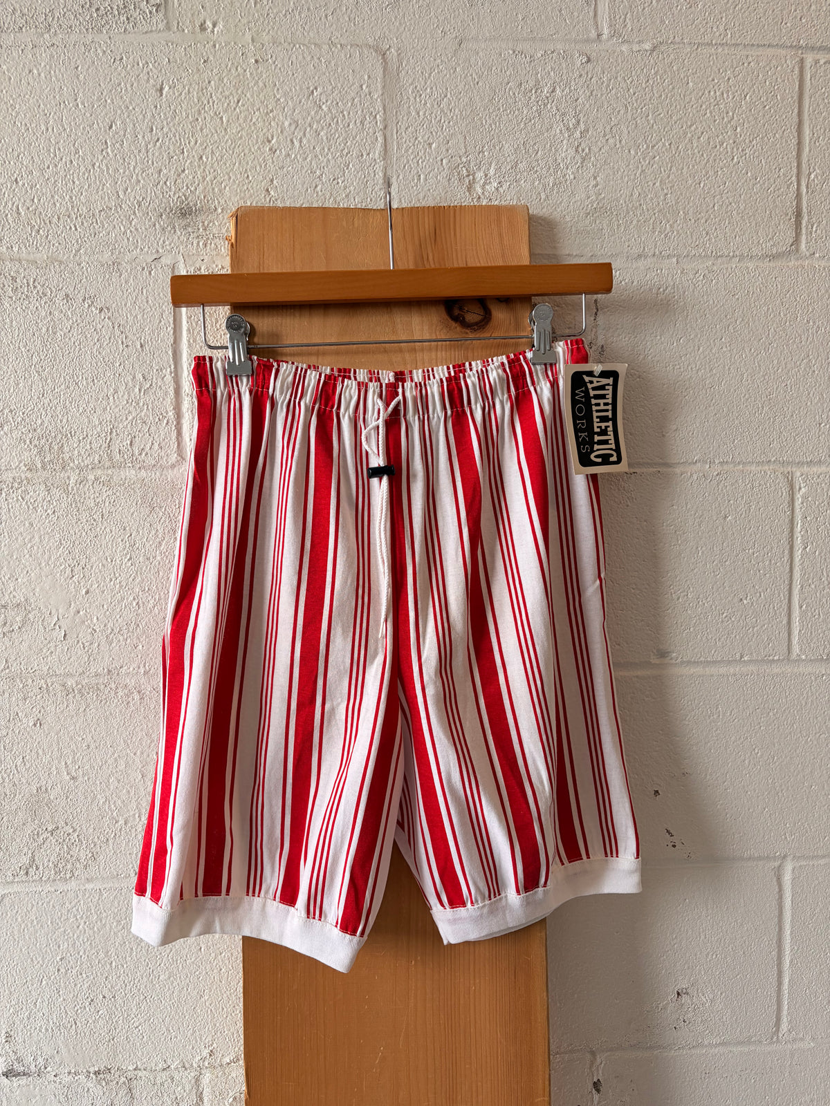 Vtg Red & White Striped Shorts : L