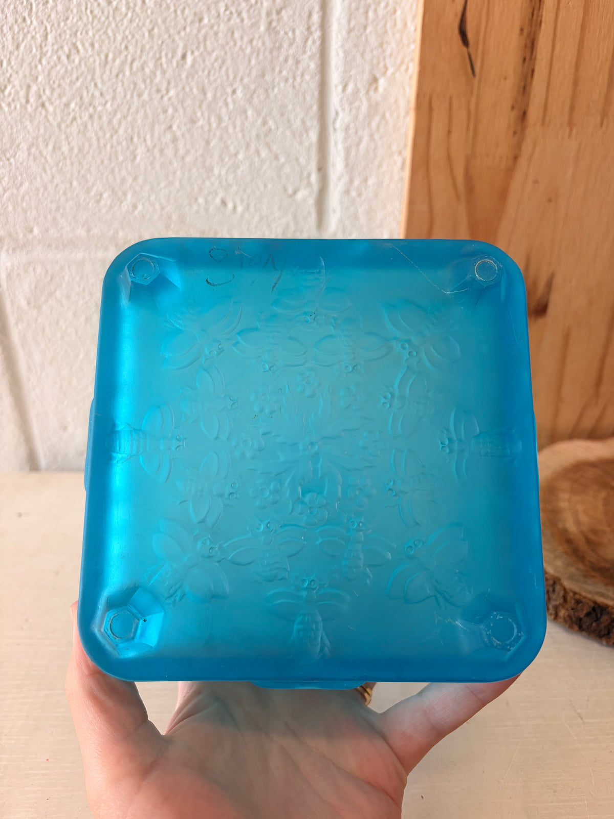 Vtg Indiana Glass Tiara Frosted Blue Etched Bee Box (Local Pick Up Only)