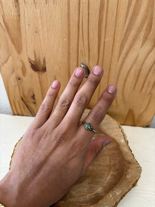 18K White Gold Ring : Size 8