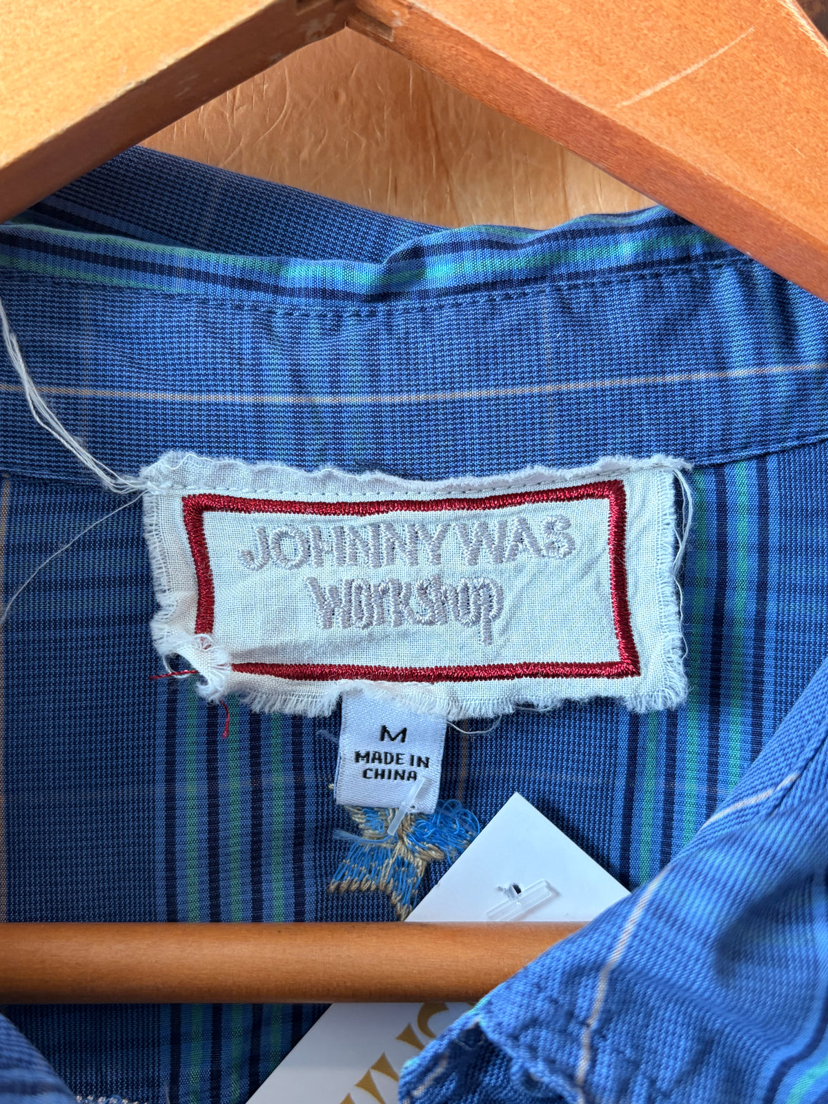 Johnny Was Floral Bird Embroidered Button Down : M