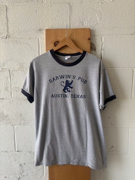 Darwin’s Pub Ringer : L