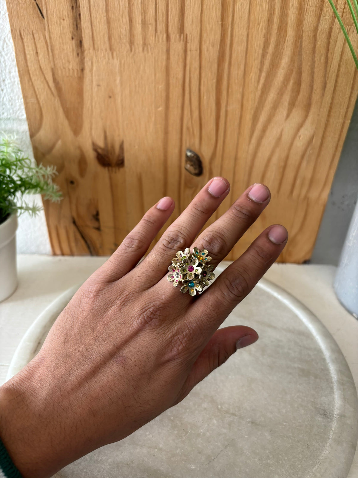 Elastic Gold Tone Cluster Ring : ~8