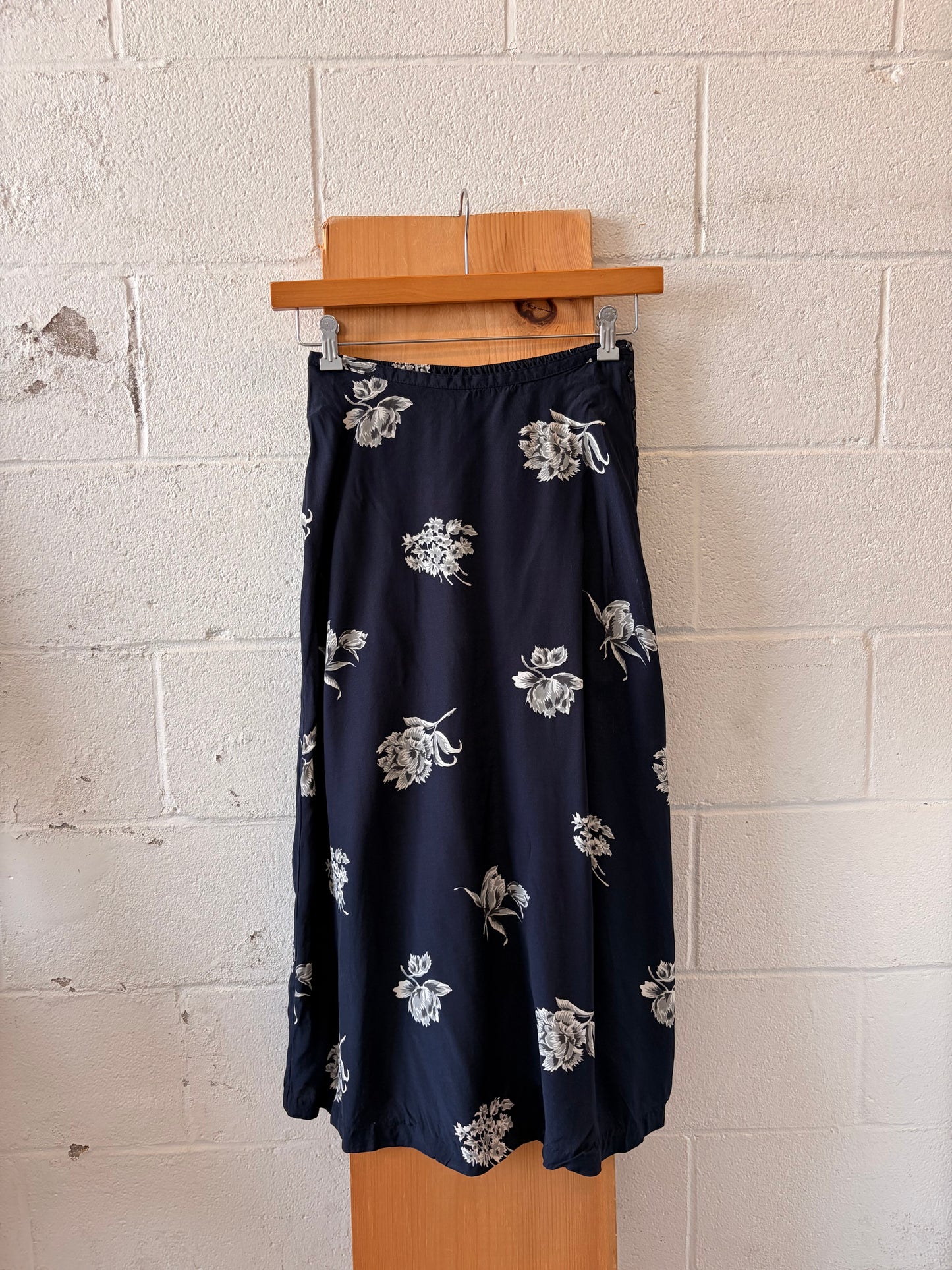 Floral Navy Skirt : S