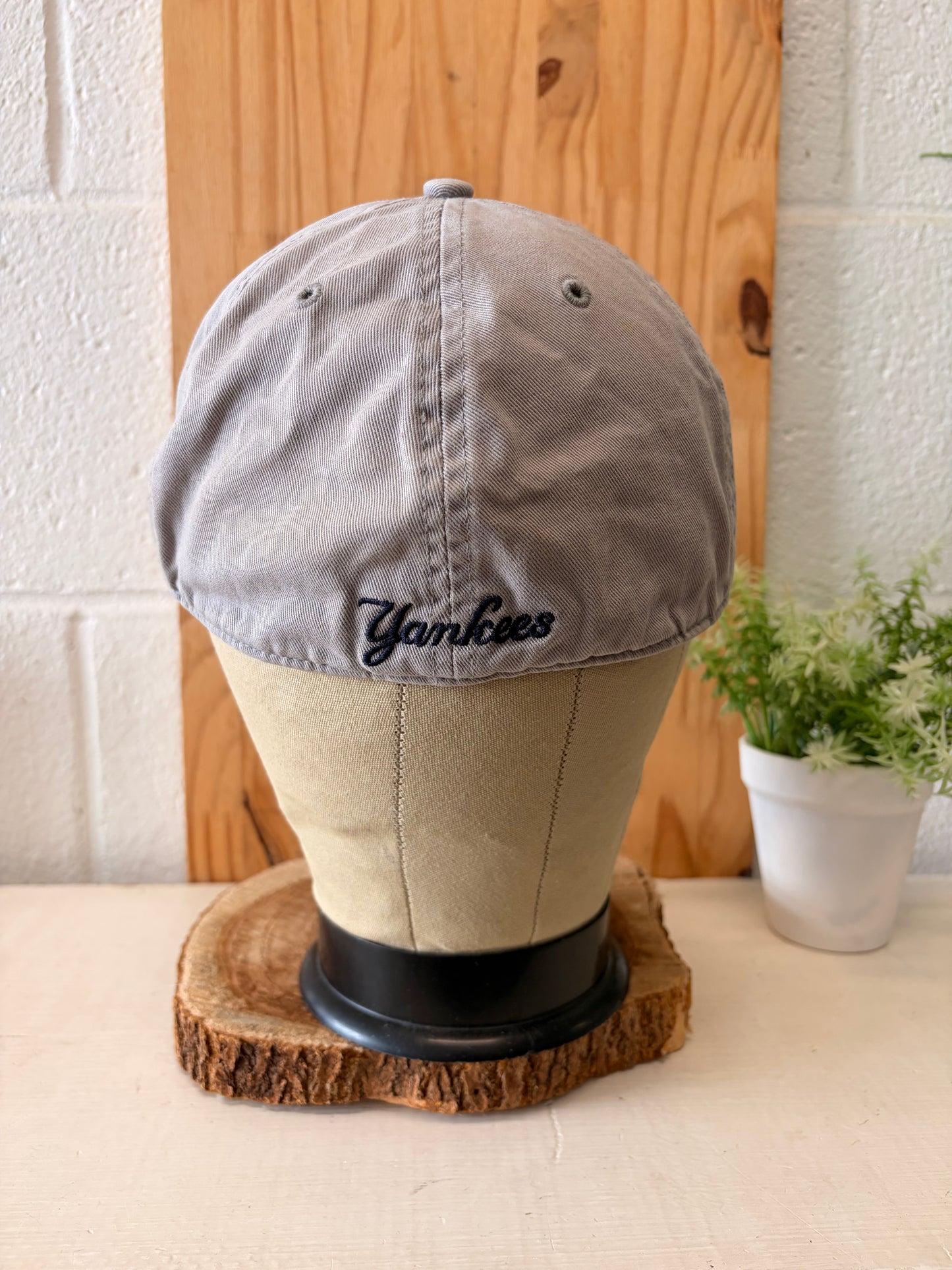 Yankees Cap : L