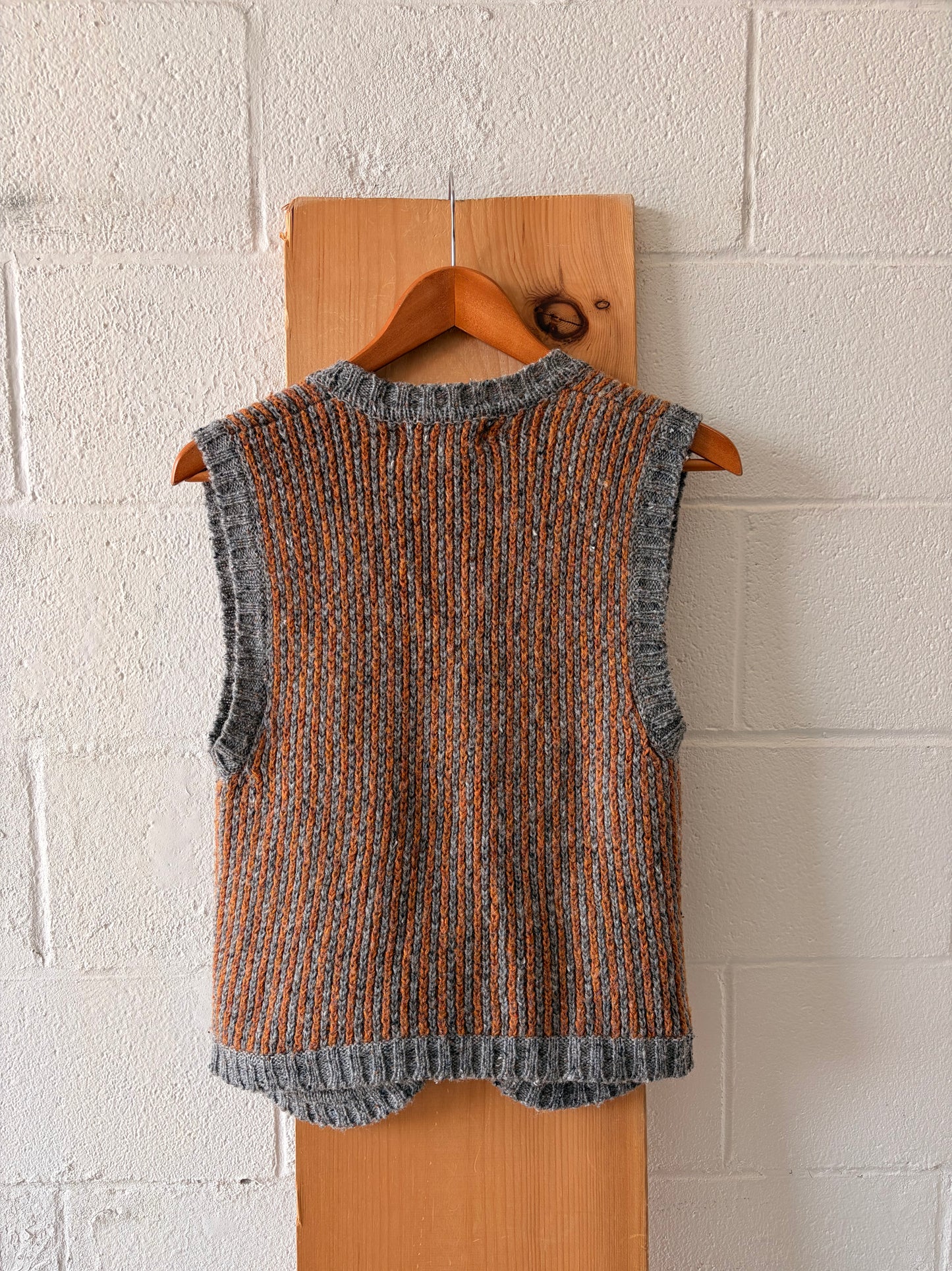 Vtg Orange & Gray Sweater Vest : S/M
