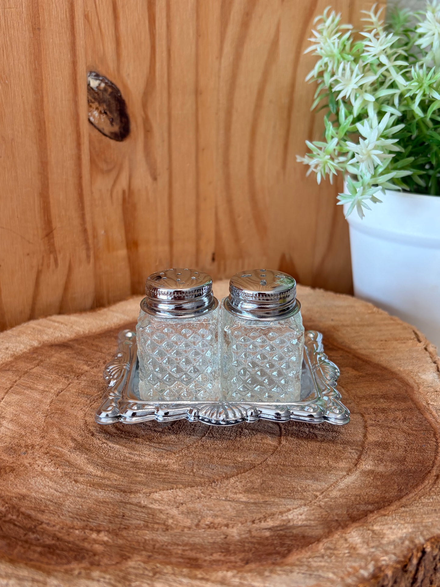 Vtg Little Salt & Pepper Shaker Set