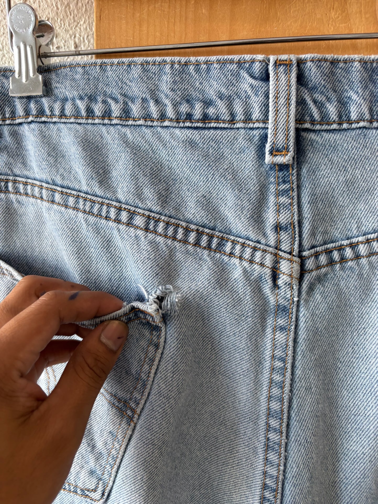Vtg Levi’s Denim Shorts : 36” W