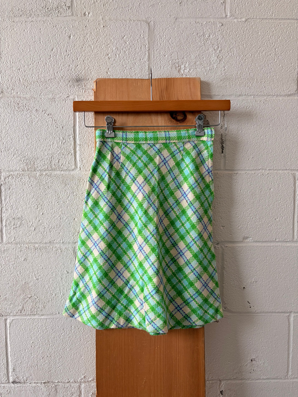 Vtg Plaid Green Skirt : 25”W