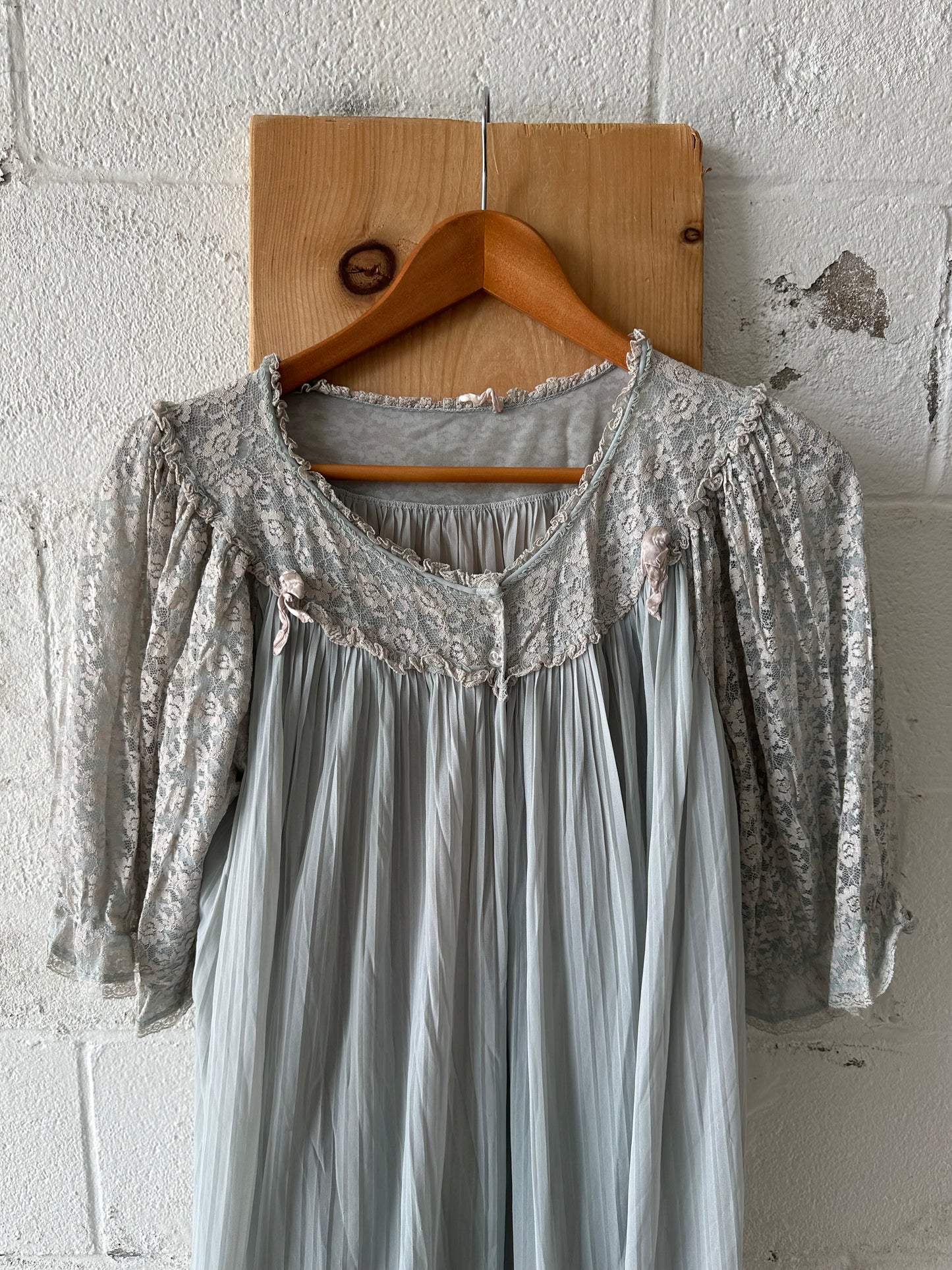 Vtg Lace Detail Robe : M/L