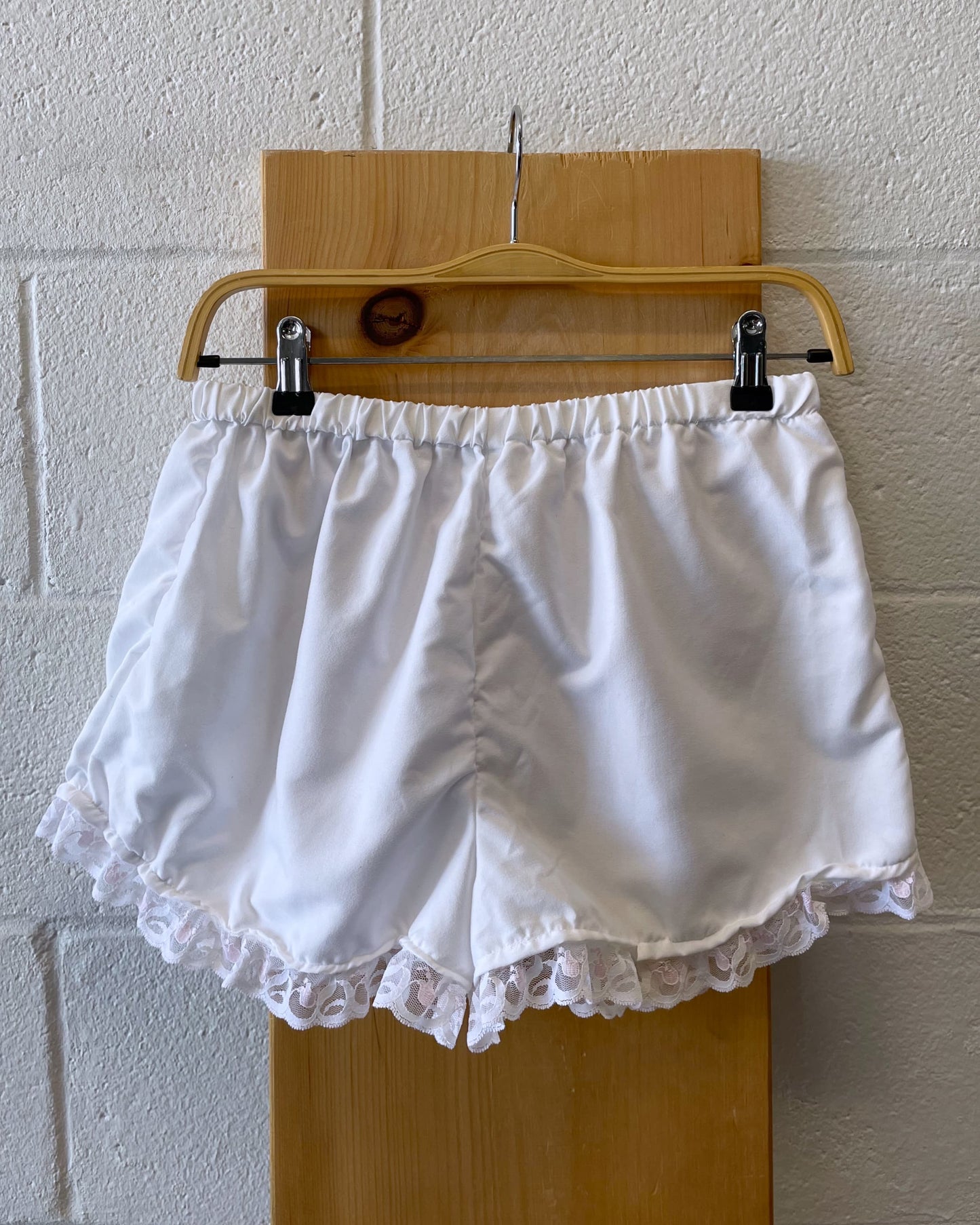 WHSE479 Exclusive Pink Detailed Hem Bloomers : 28” W