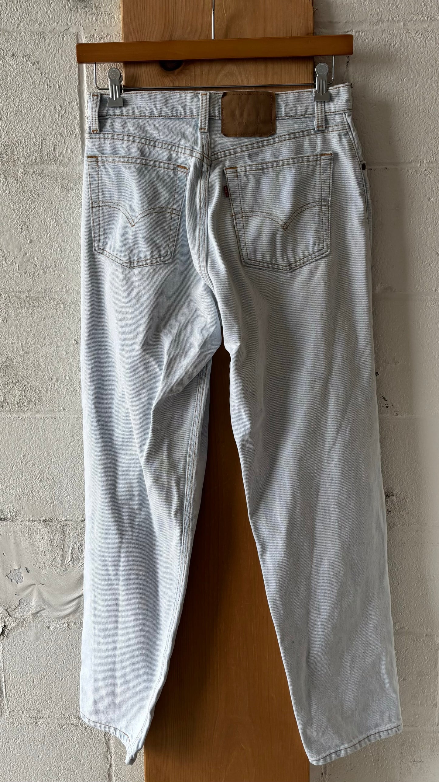 Vtg Light Wash Levi’s : 32” W