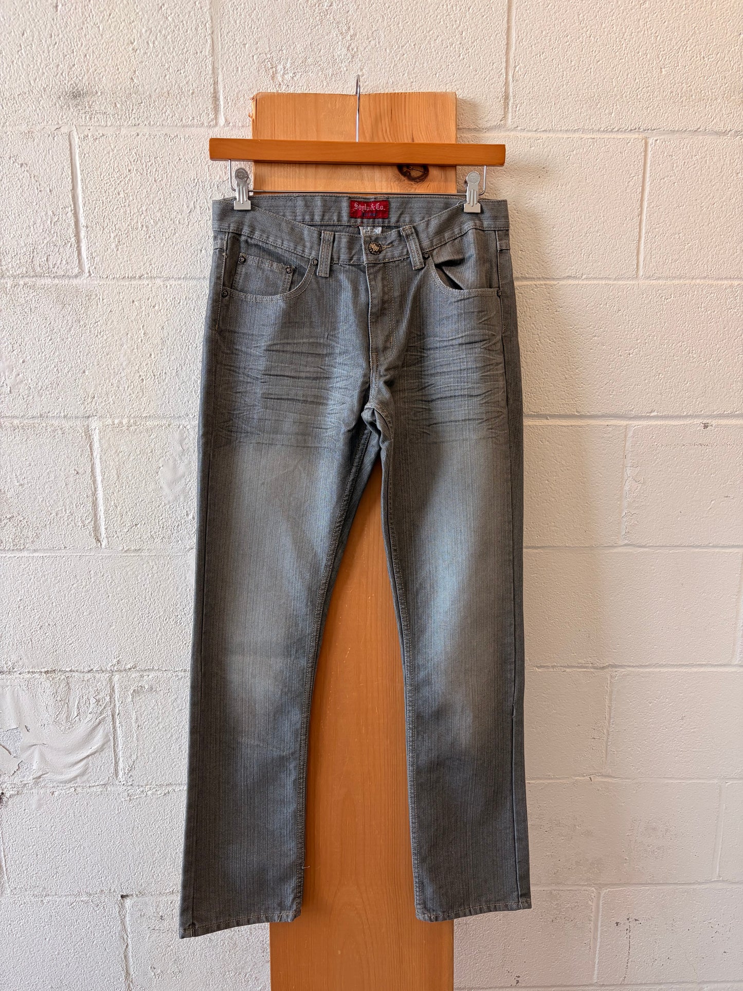 Gray Straight Leg Jeans : 32/32