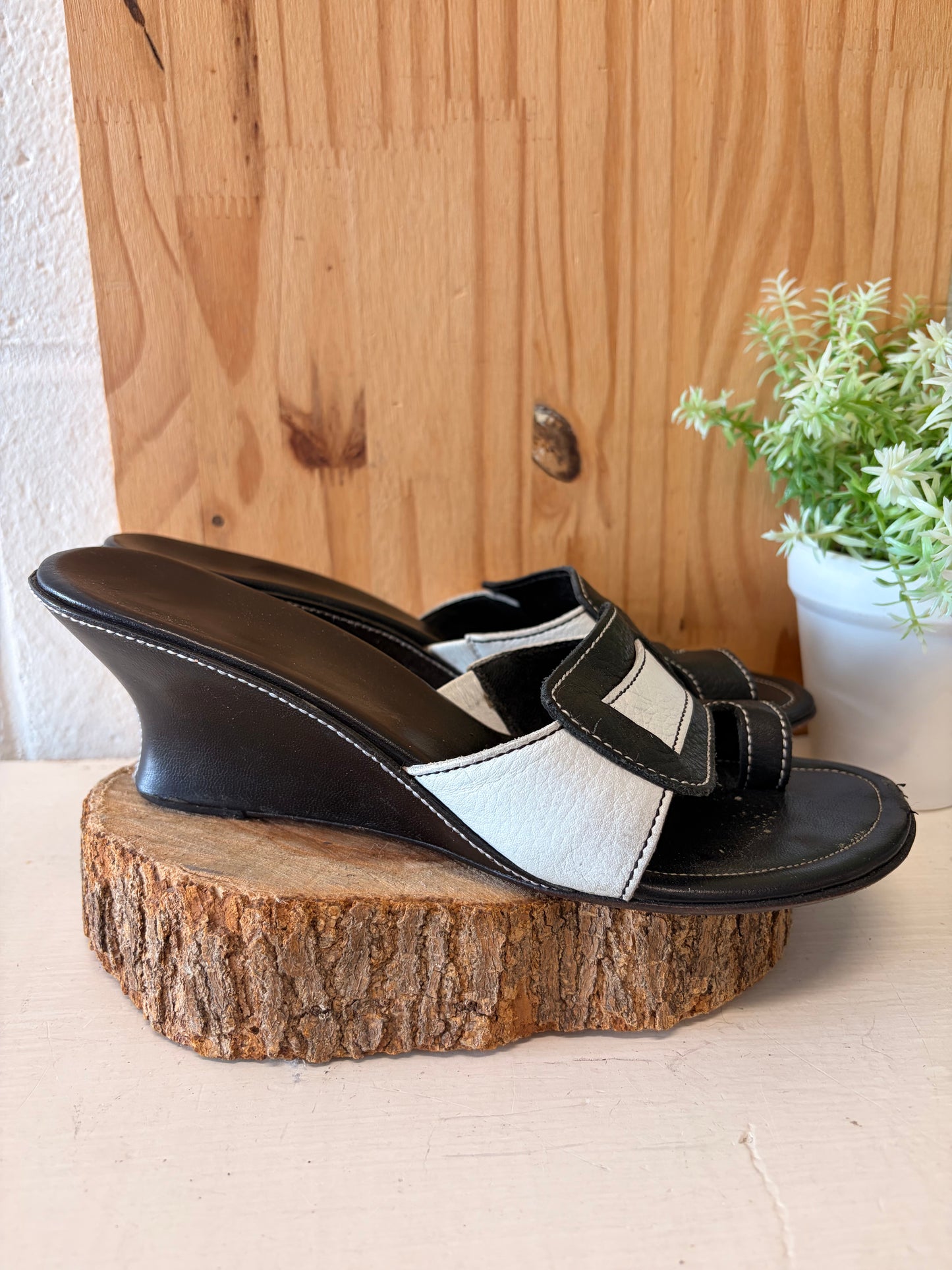 Black & White Wedges : Size 6