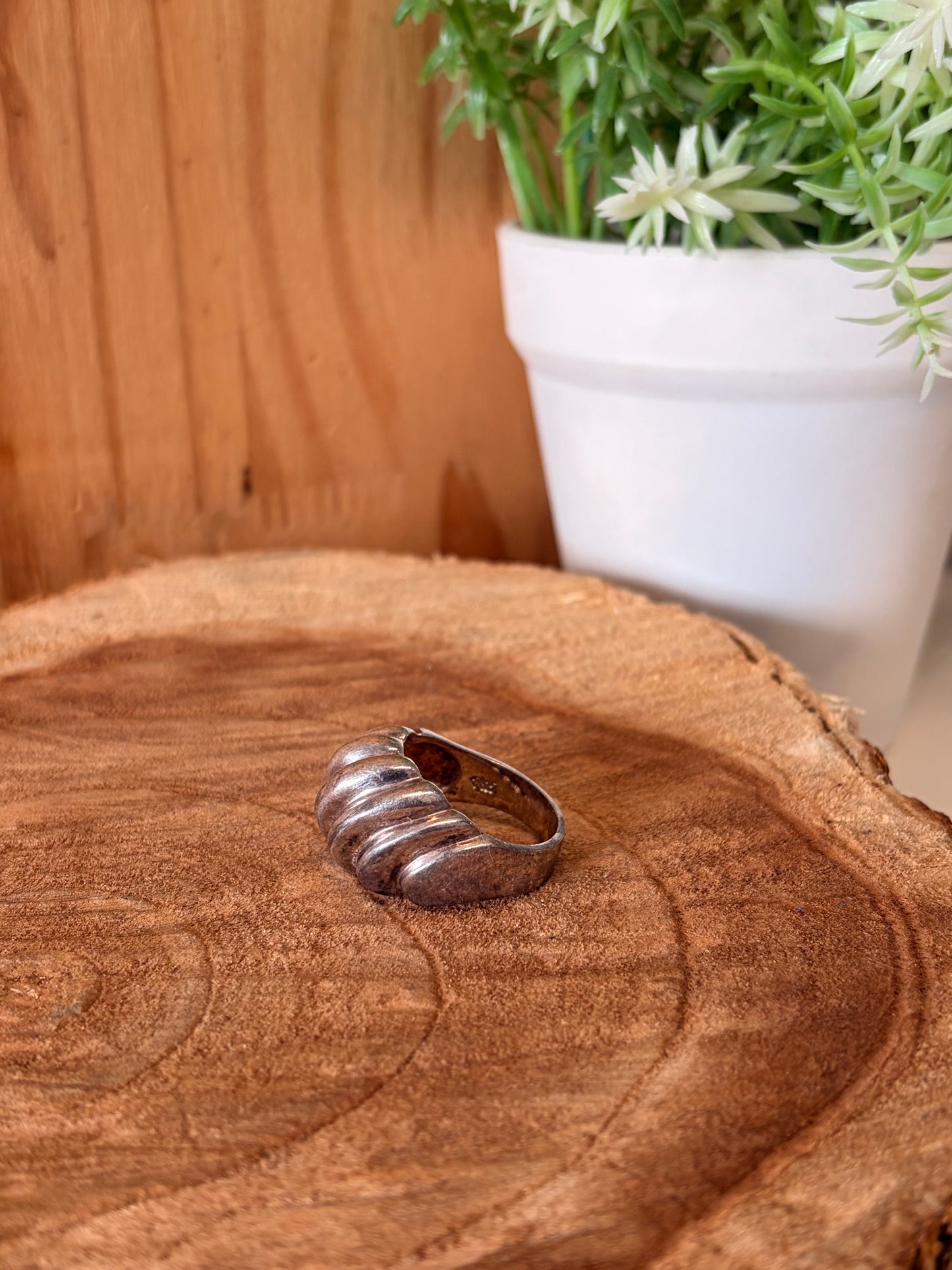 925 Sterling Silver Ribbed Dome Ring : Size 8.5