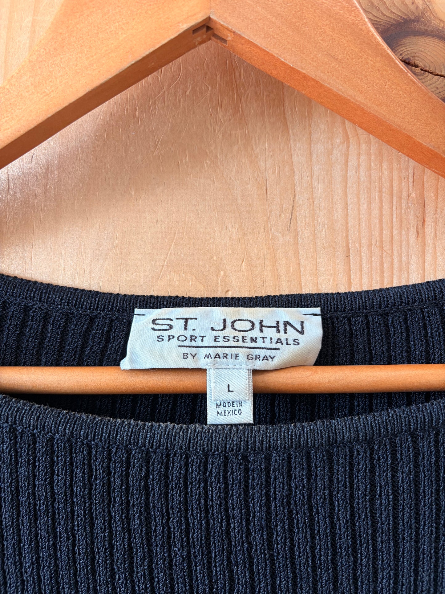 Classic Ribbed Black Sweater : L