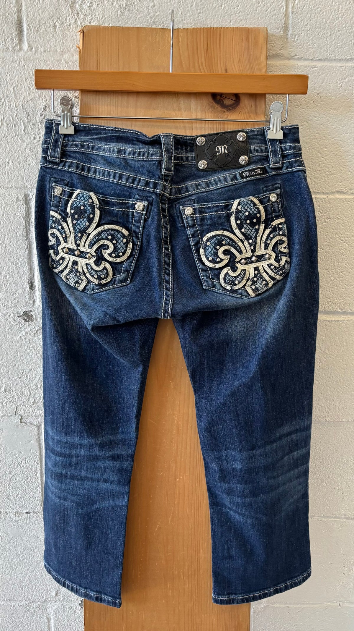 Miss Me Low-rise Denim Capris : 30