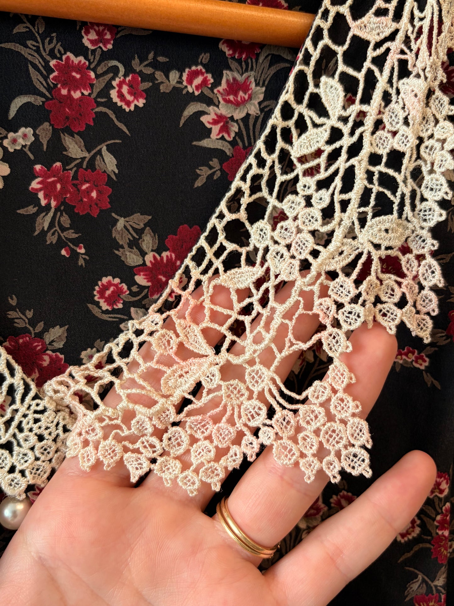 Vtg Lace Collared Floral Silk Blouse : 16